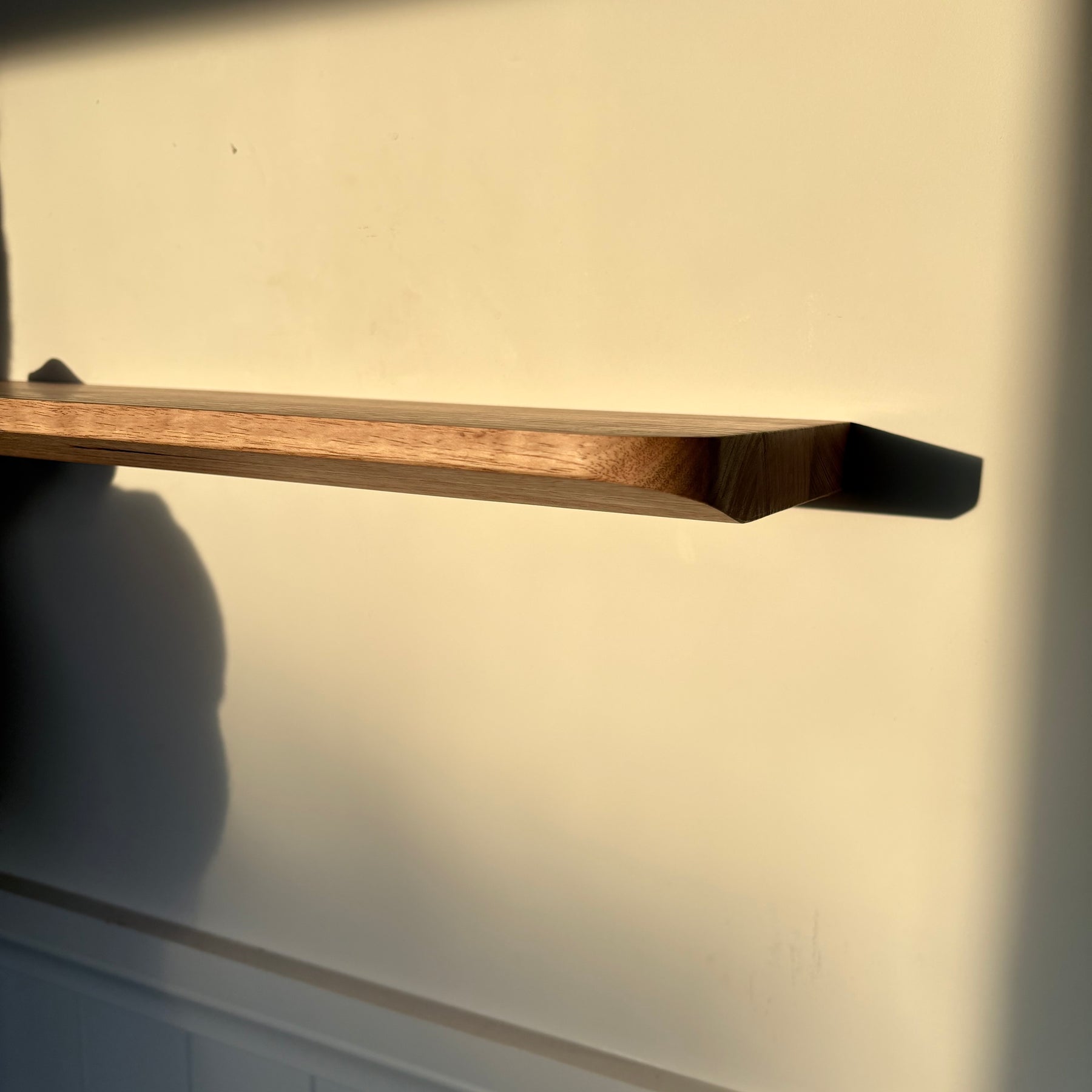 Tasmanian oak Floating shelf 900mm