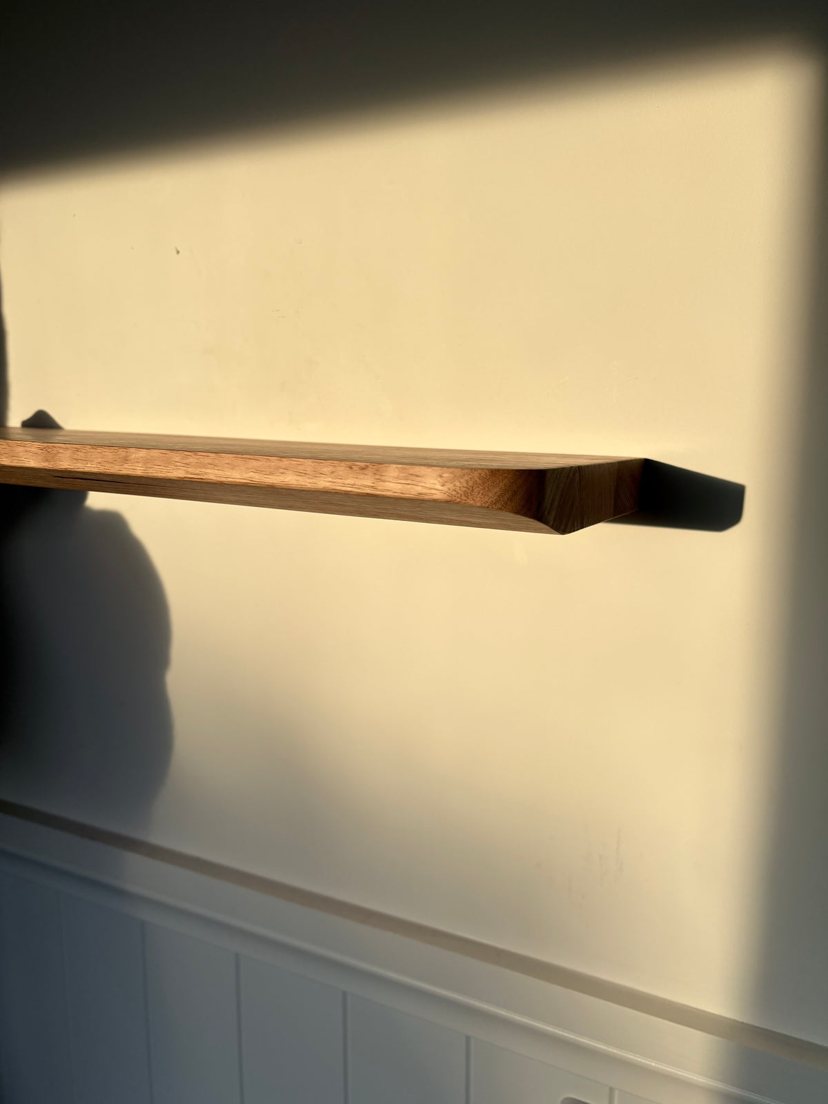 Tasmanian oak Floating shelf 900mm