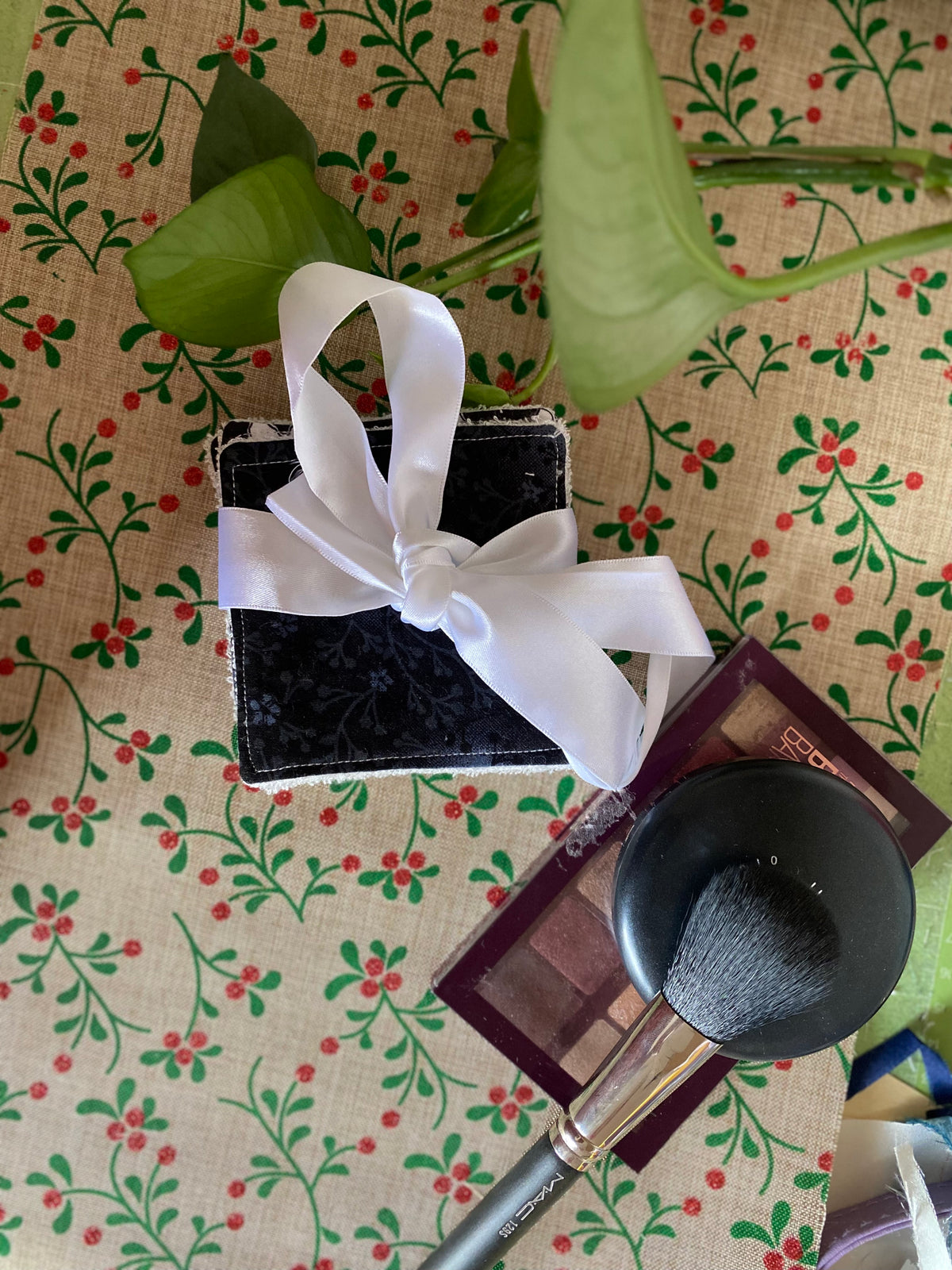 Black & White Floral Reusable Makeup Remover Pad –