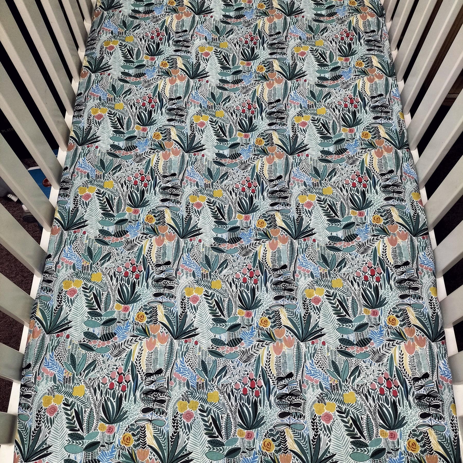 FITTED COT SHEET - JUNGLE PATTERN