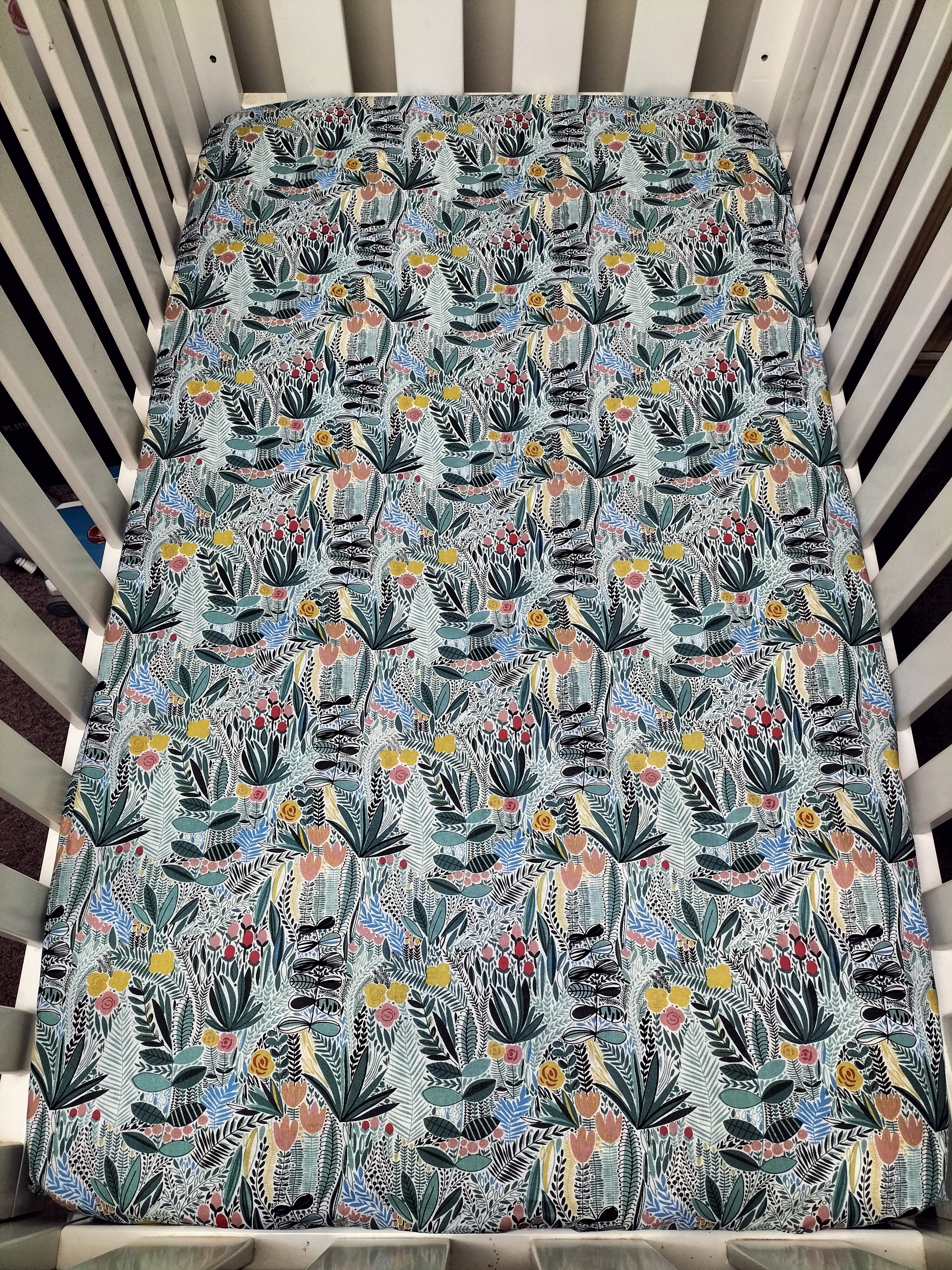 FITTED COT SHEET - JUNGLE PATTERN