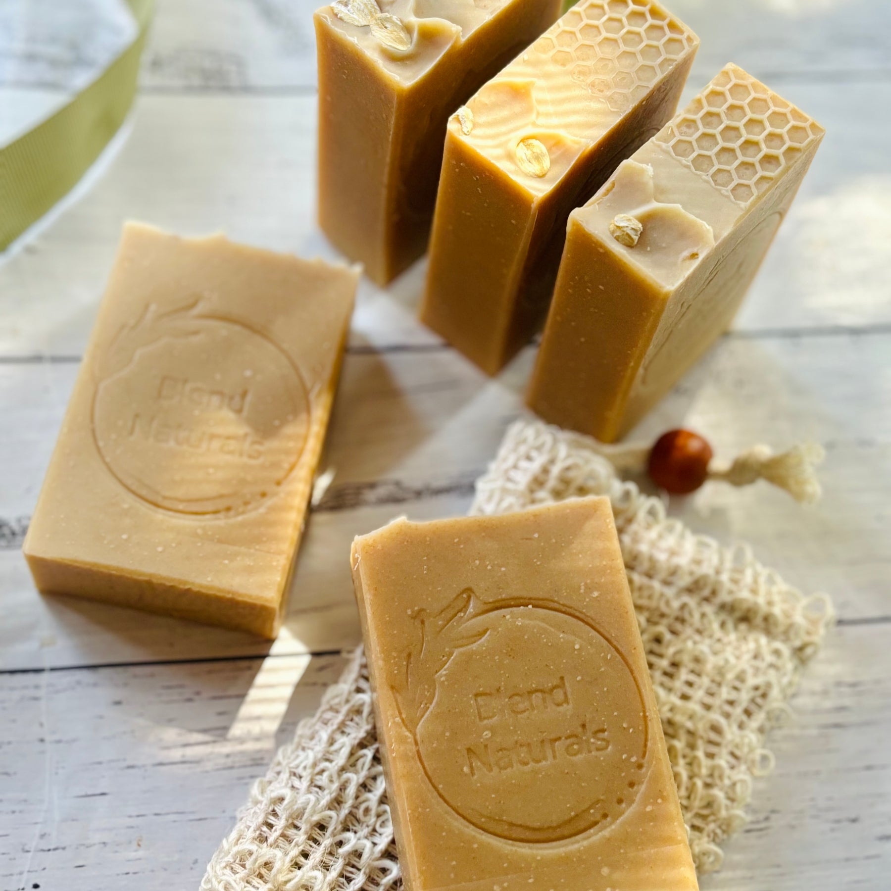 Goatsmilk, Oats and Honey | Handcrafted Natural Soap Bar