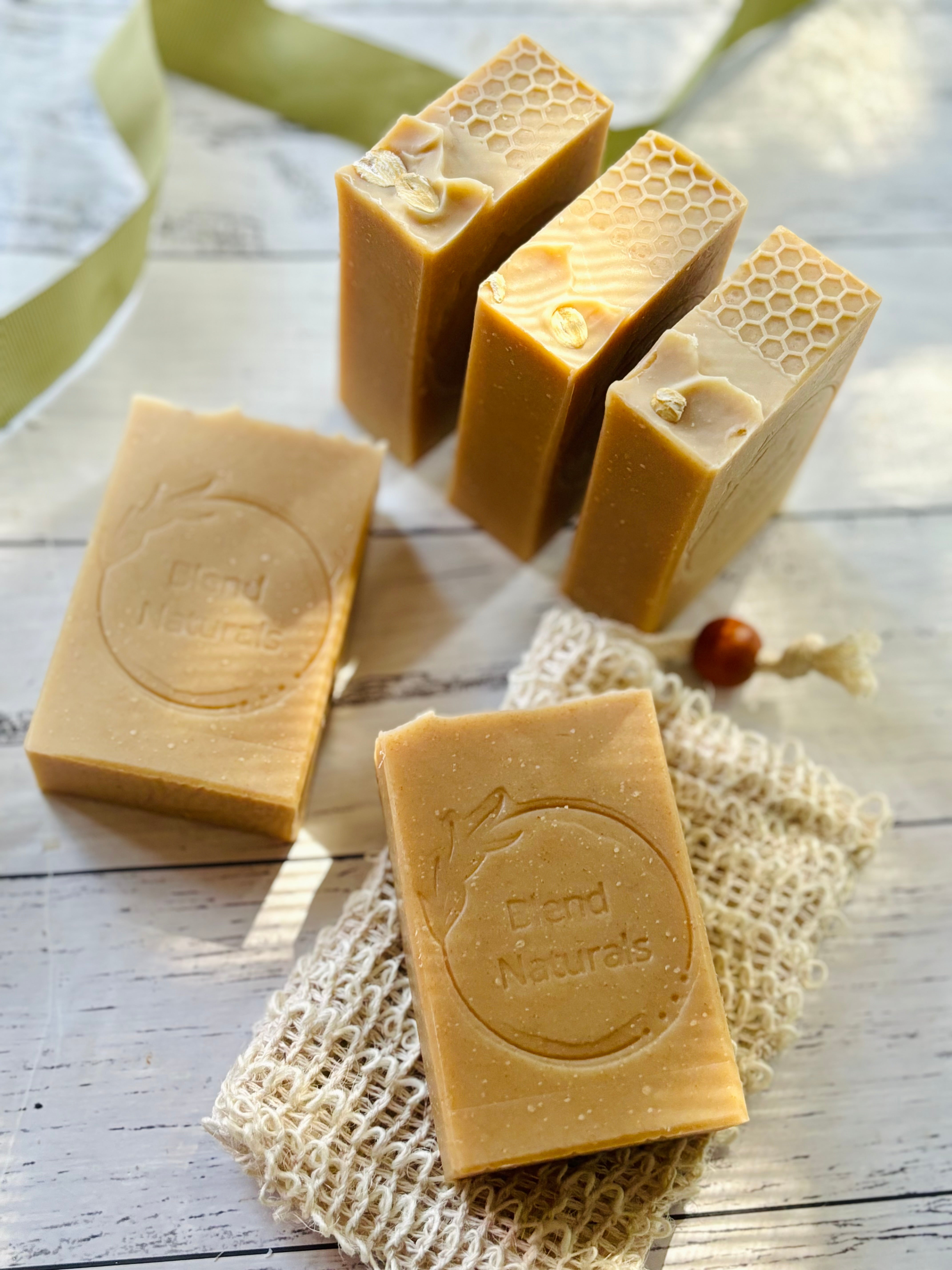 Goatsmilk, Oats and Honey | Handcrafted Natural Soap Bar