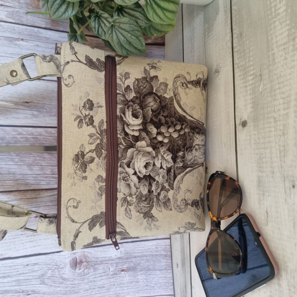 Zipped crossbody bag - Renaissance-style floral urn