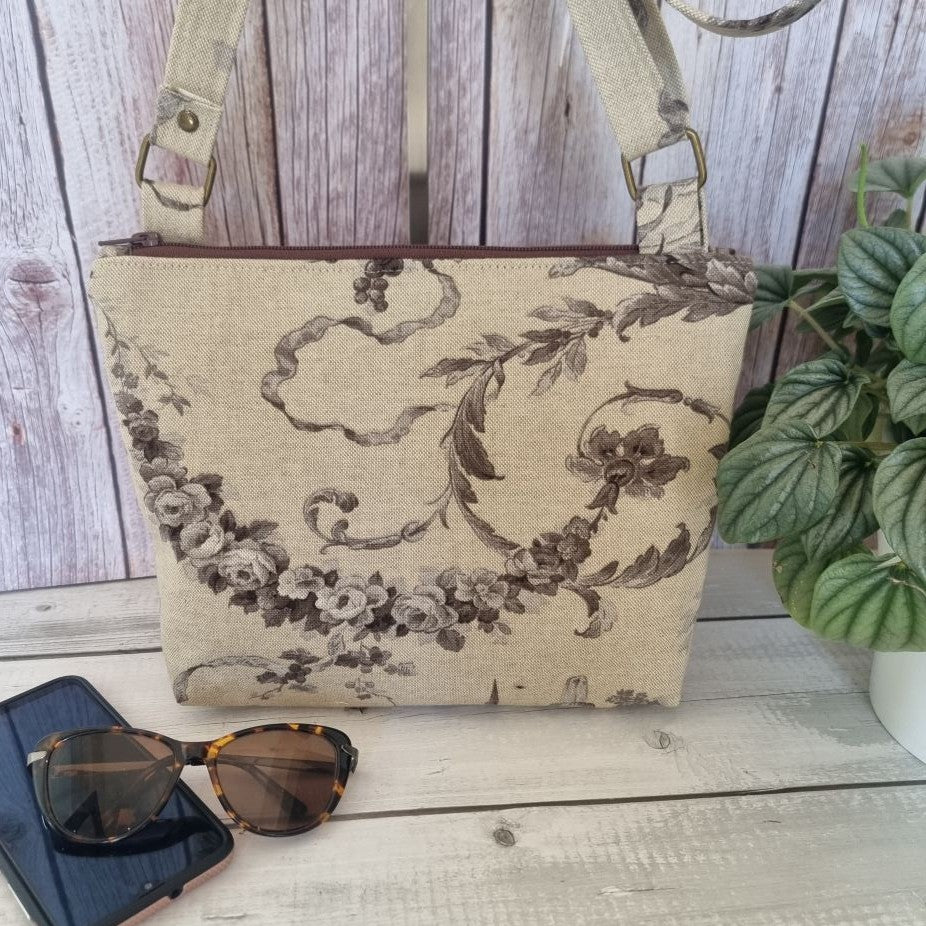 Zipped crossbody bag - Renaissance-style floral urn