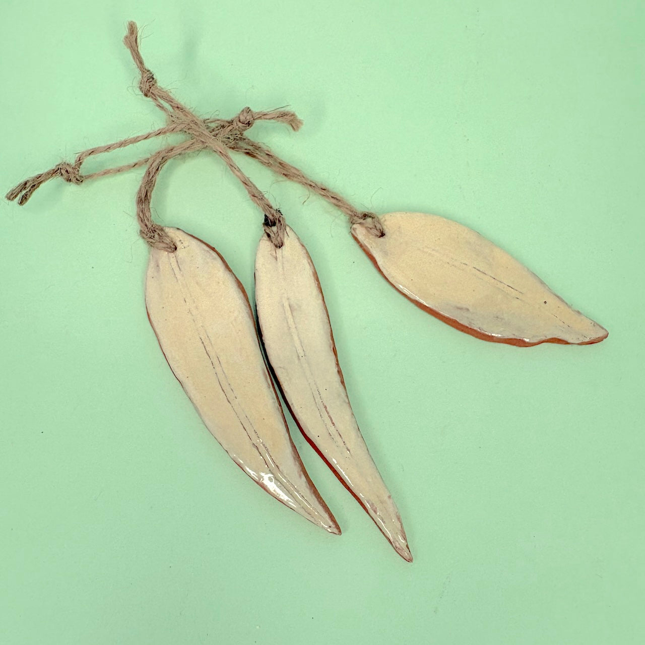 Ceramic handcrafted leaf tags – set of 3