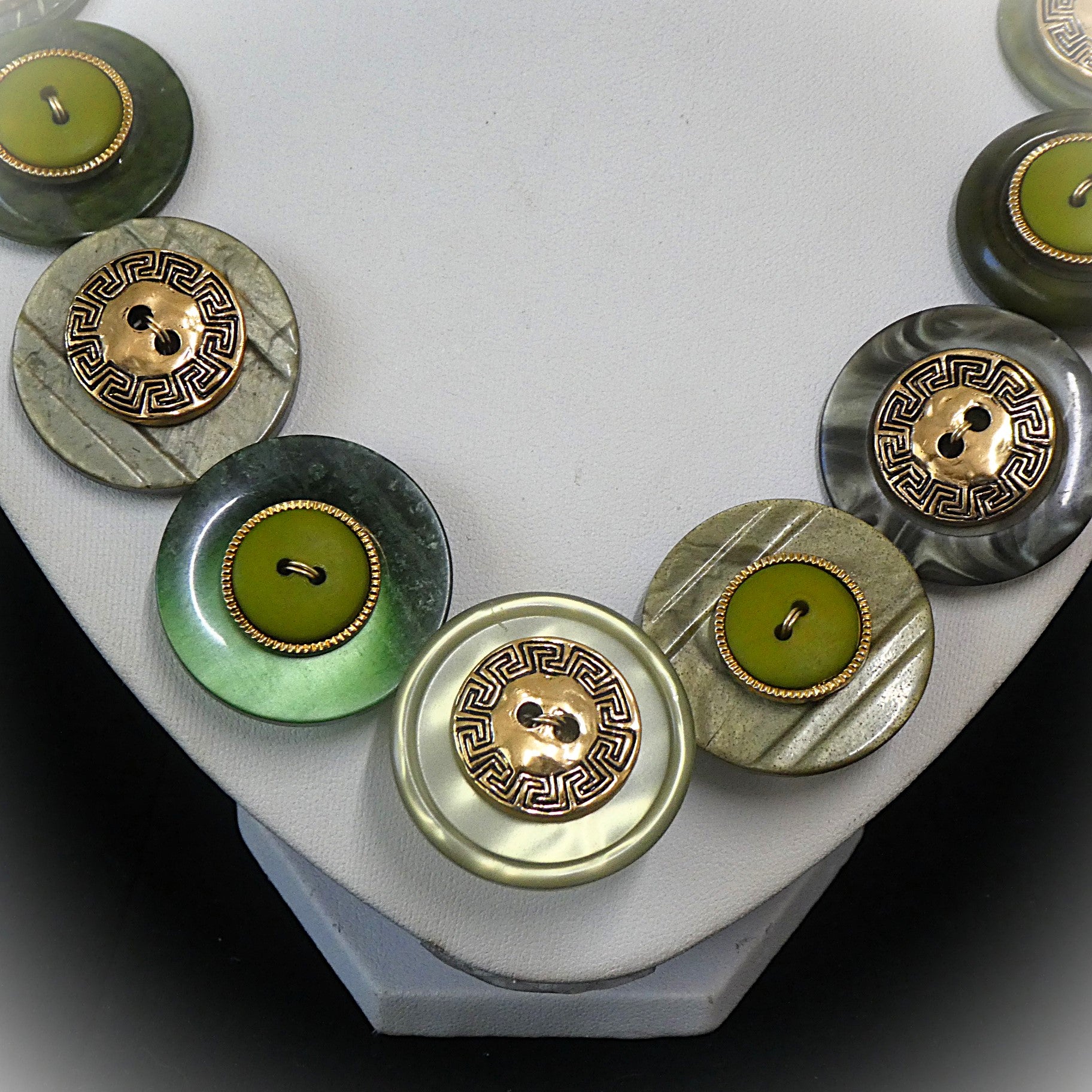 Button necklace - Green and Gold