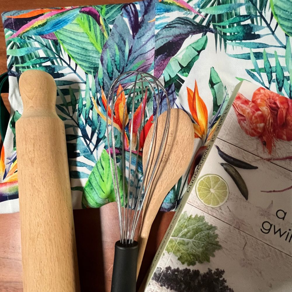 Handmade apron | adjustable straps  | long waist ties | pocket | birds of paradise