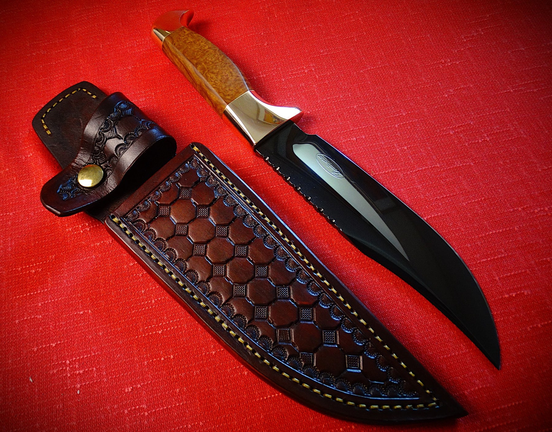 Bowie knife, leather sheath, Burl timber