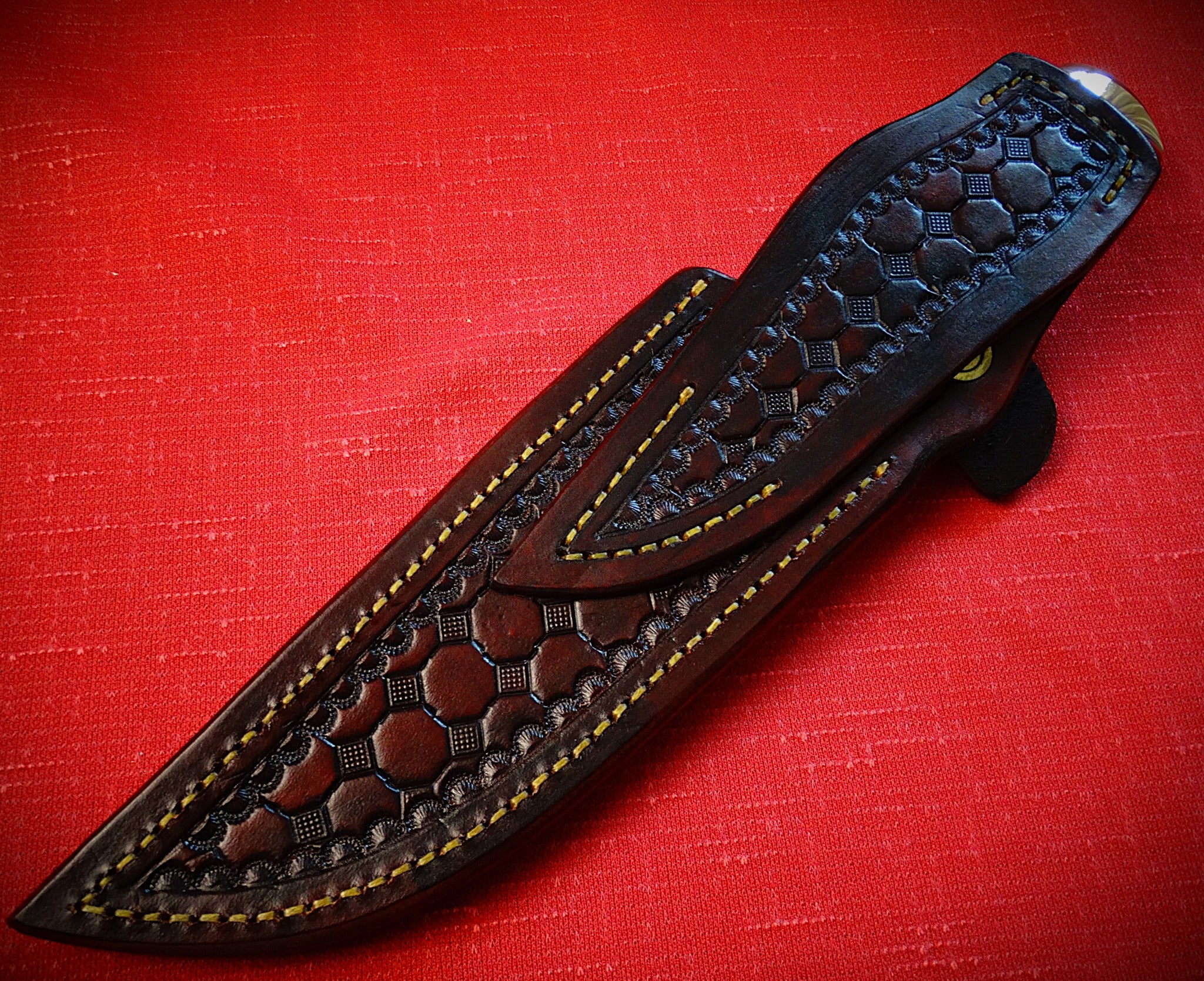 Bowie knife, leather sheath, Burl timber