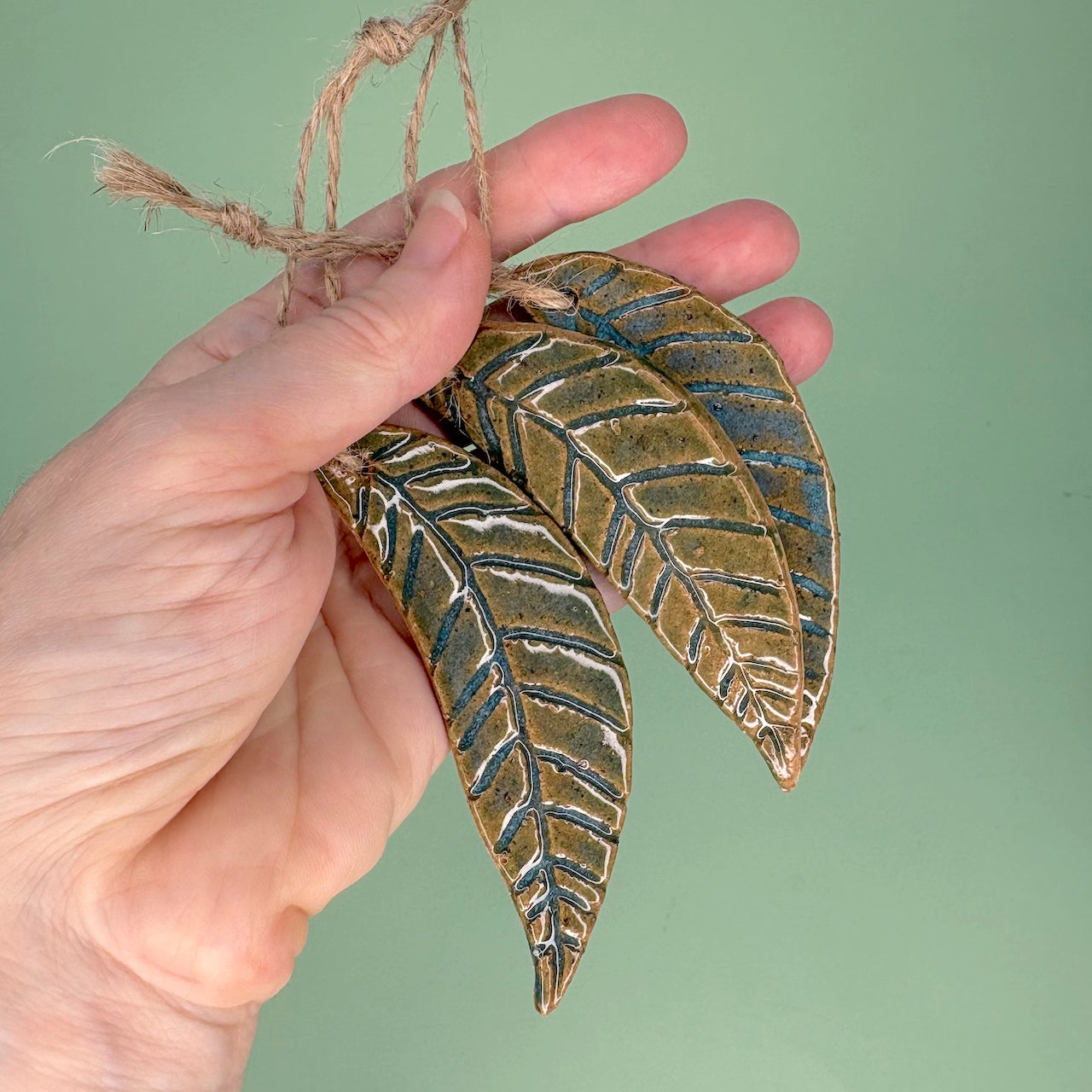 Ceramic handcrafted leaf tags – set of 3