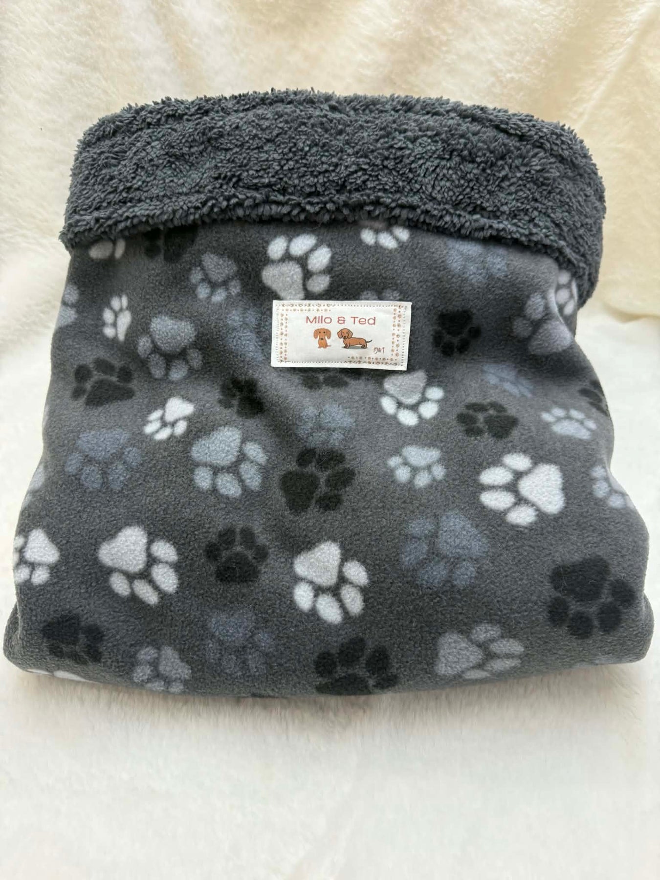 Pet Cozy sleeping snuggle sack for bed. Suits dog, cat, rabbit,lizard