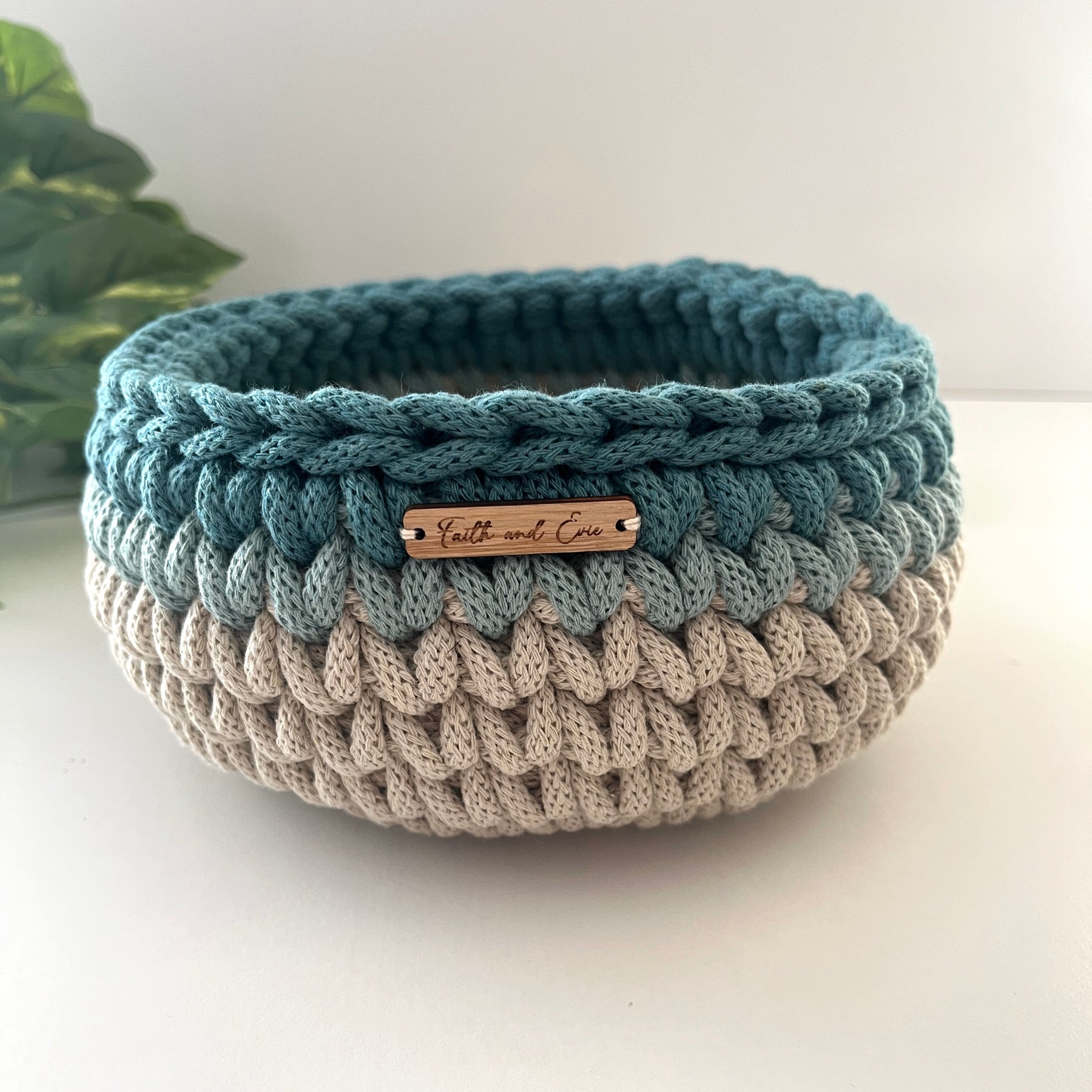 Curved crochet basket
