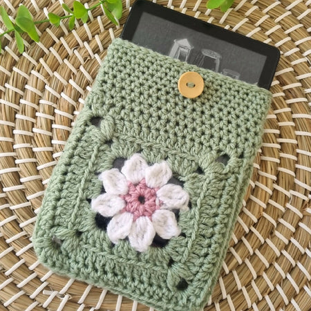 Crochet Kindle Sleeve | Sage | Daisy Design