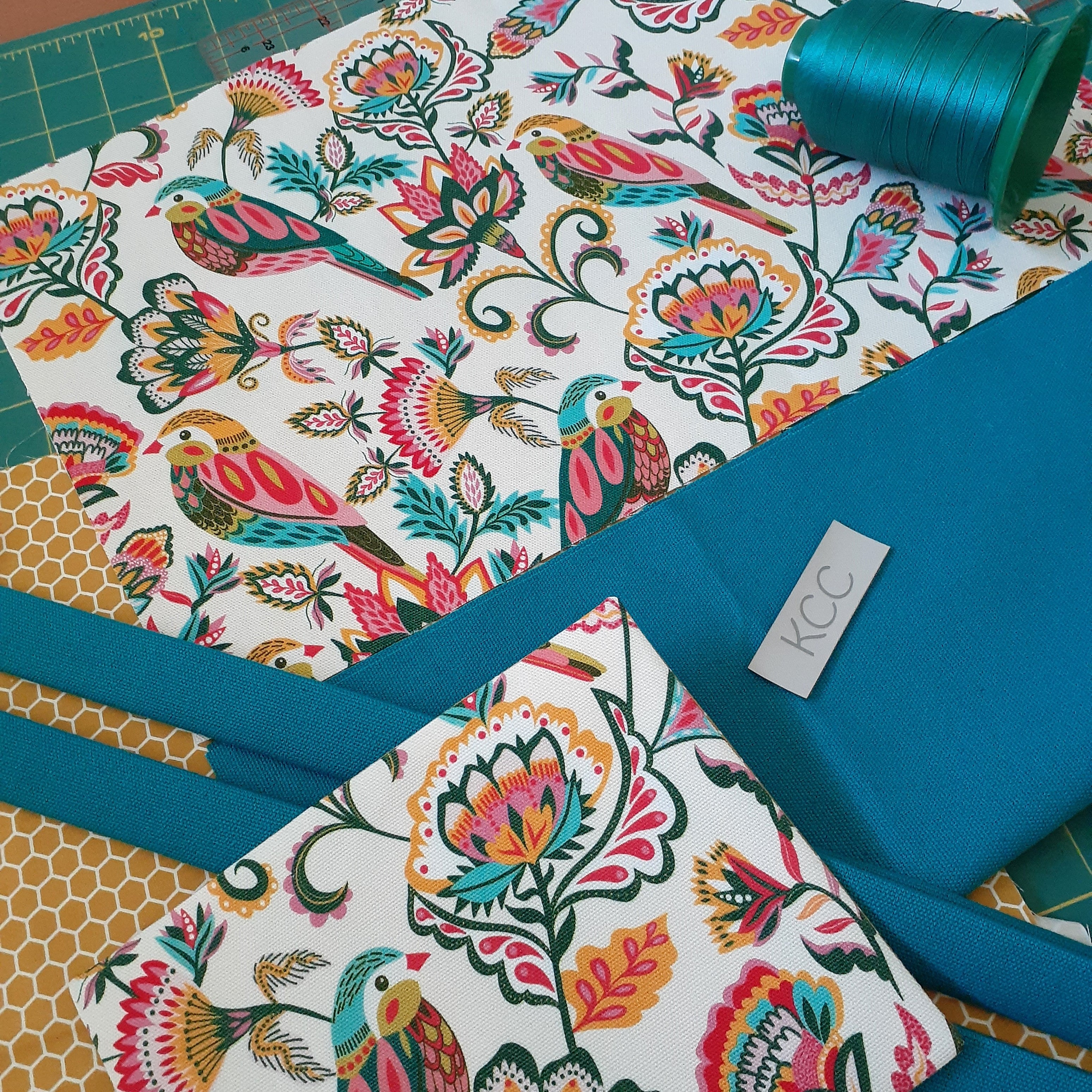 Regal Birds - Medium Sized Tote Bag