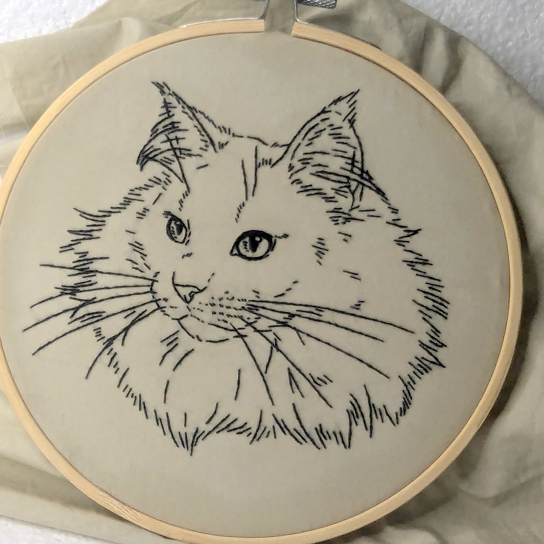 Hand-Embroidered Pet Outline Art – Cat or Dog Design – Black Thread on Neutral Fabric – Wall Hoop Decor