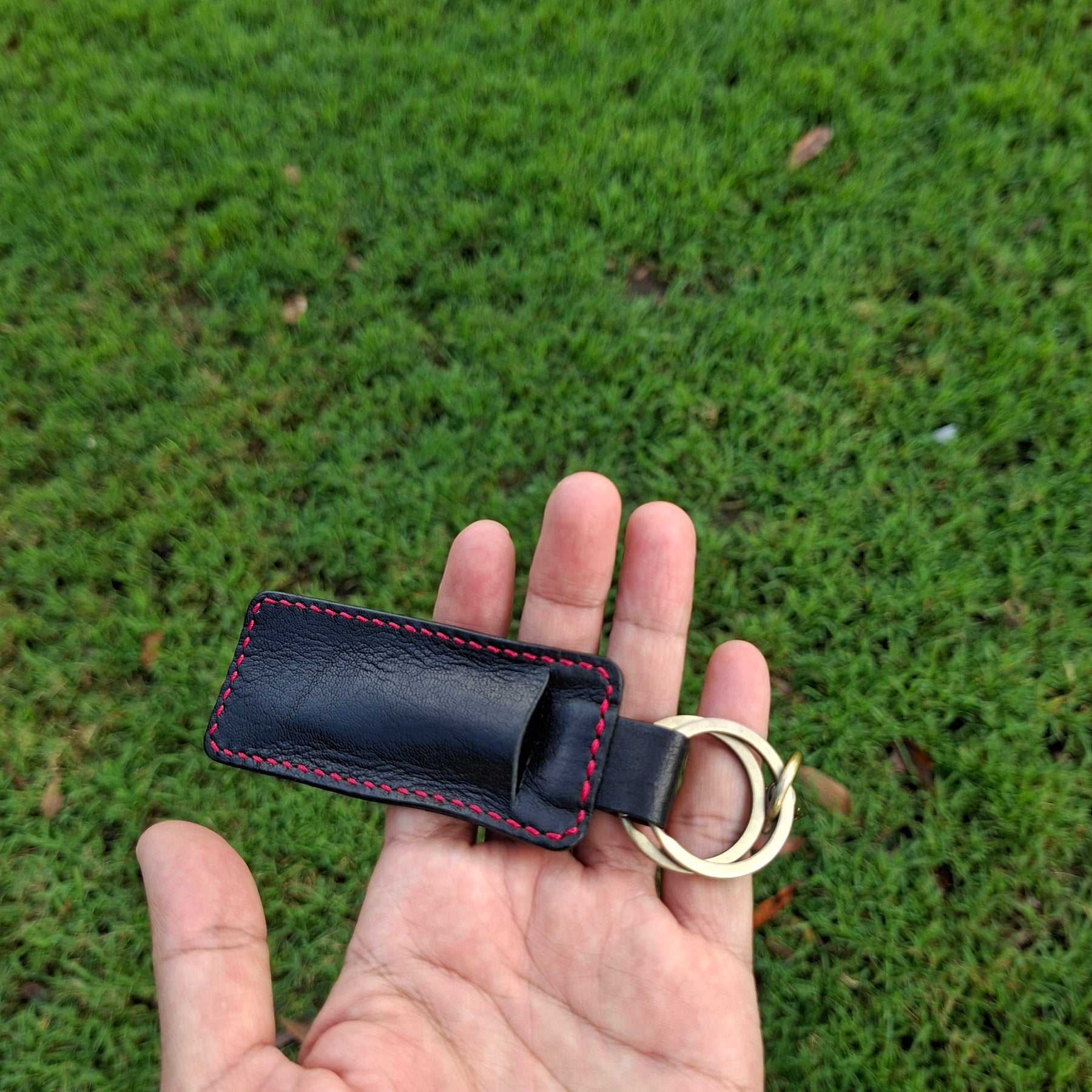 Keyring With Secret Cash Holder - Red Thread Kangaroo Leather