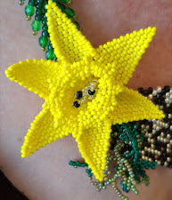 Garden necklace with daffodil and bee