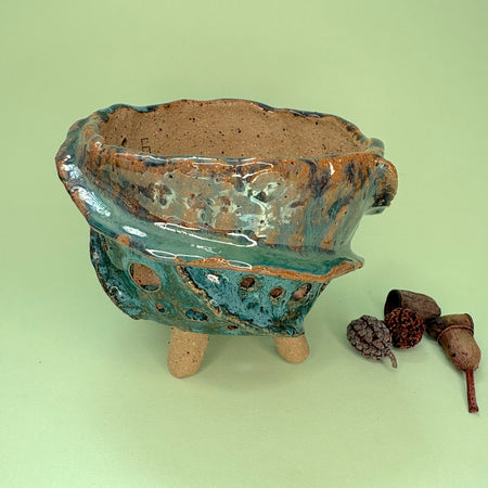 Ceramic orchid pot with ridges