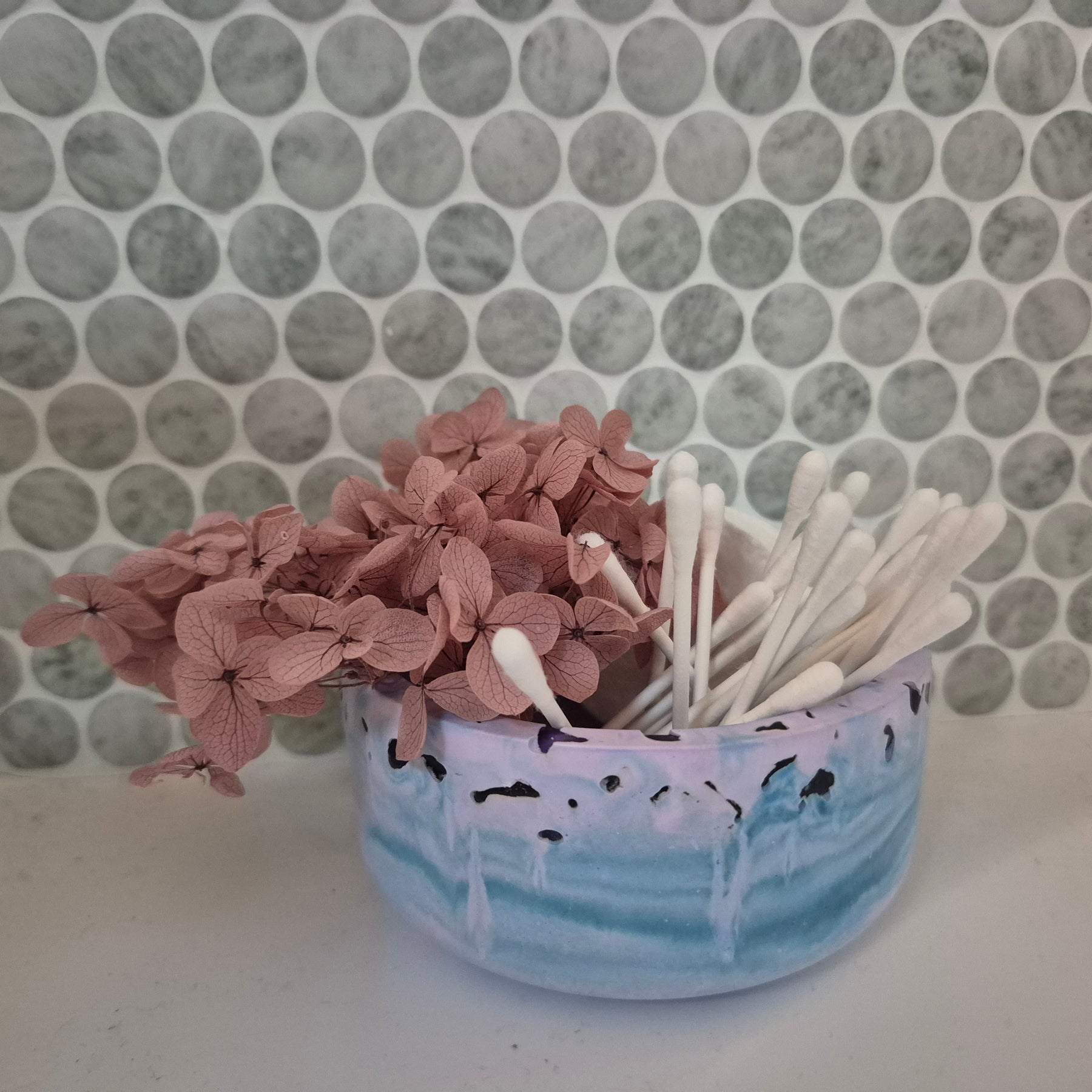Round blue and purple concrete bowl candle with amethyst stones