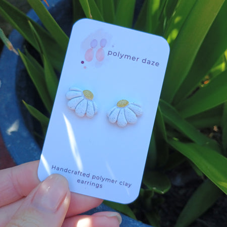 Dainty daisy stud earrings