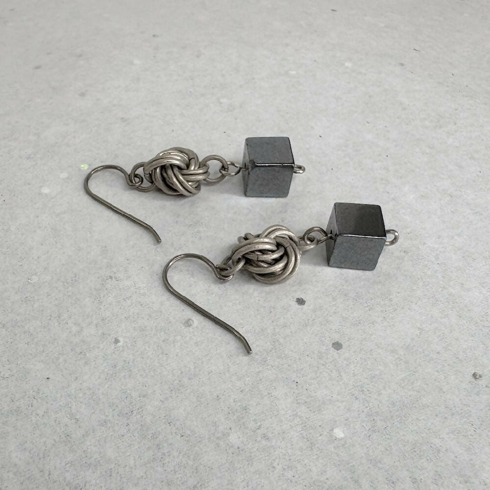 Love knot earrings hematite titanium detail