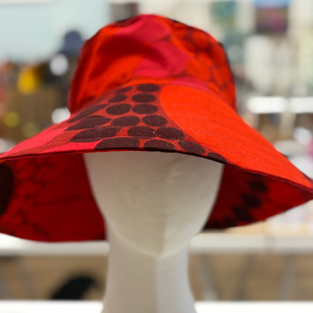 gorgeous red daisy vintage fabric hat - violetclothing - free postage