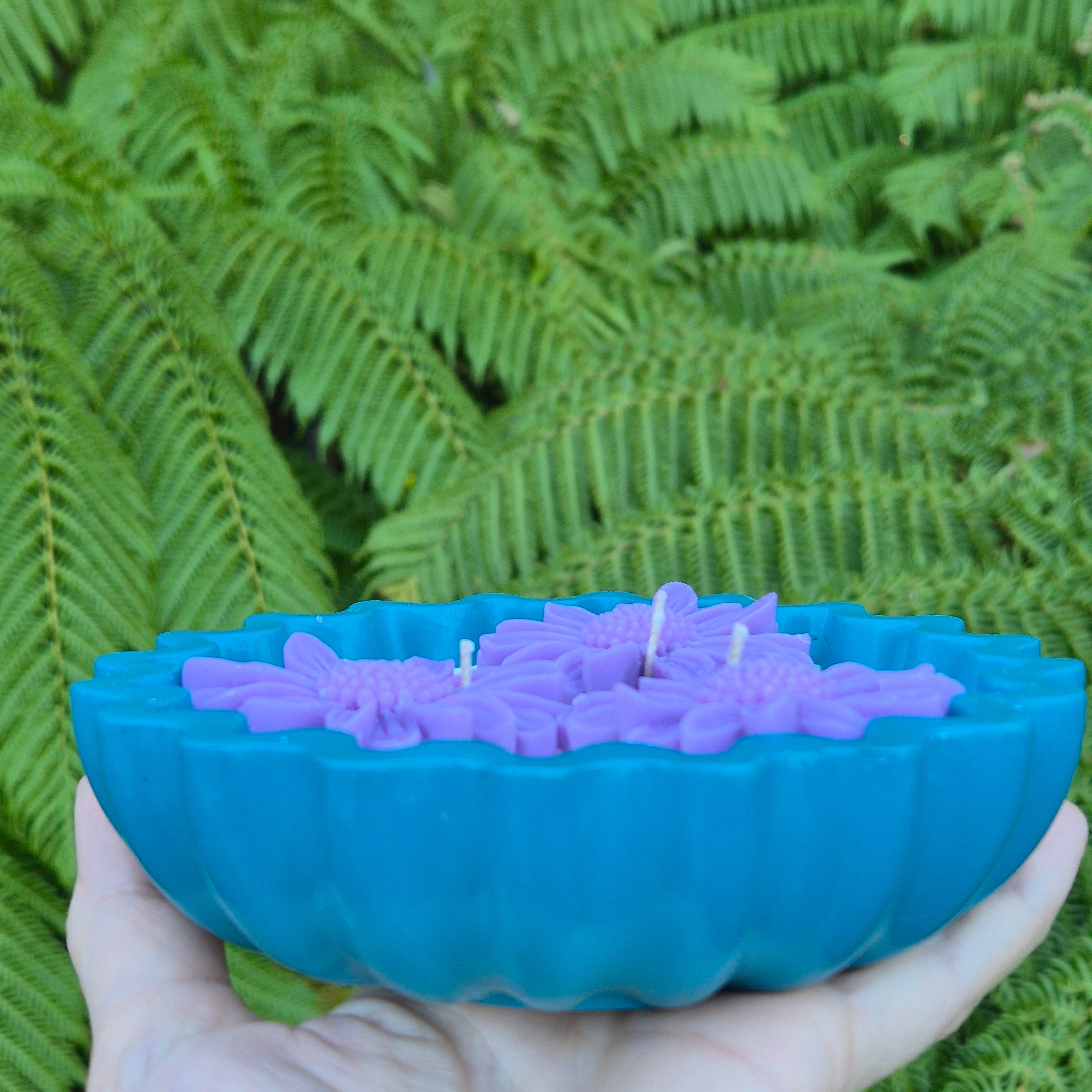 Teal Eco-concrete daisy bowl candle with fragranced soy wax