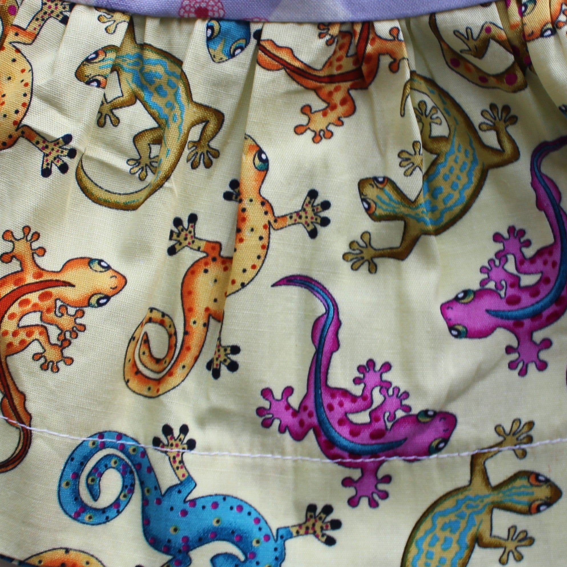 Womens Size Small. Short Skirt, Lizards/Country Floral.
