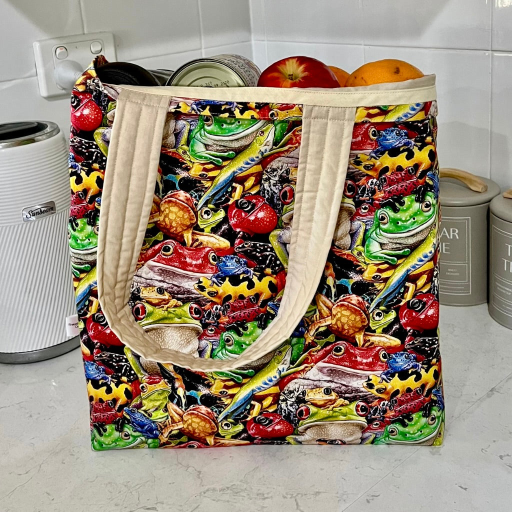 Grocery Tote ... Frogs ... Lined with storage pouch