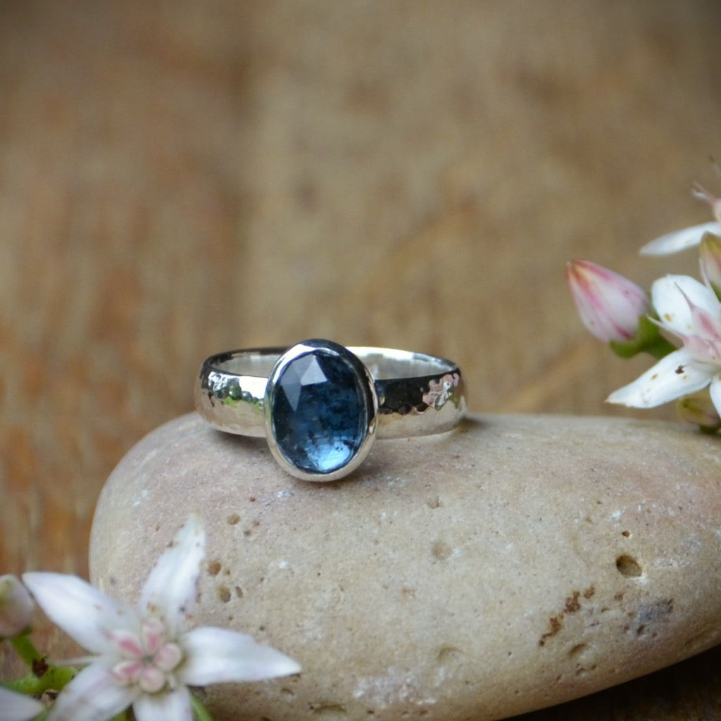 Moss Kyanite Silver Hammered Ring Size N