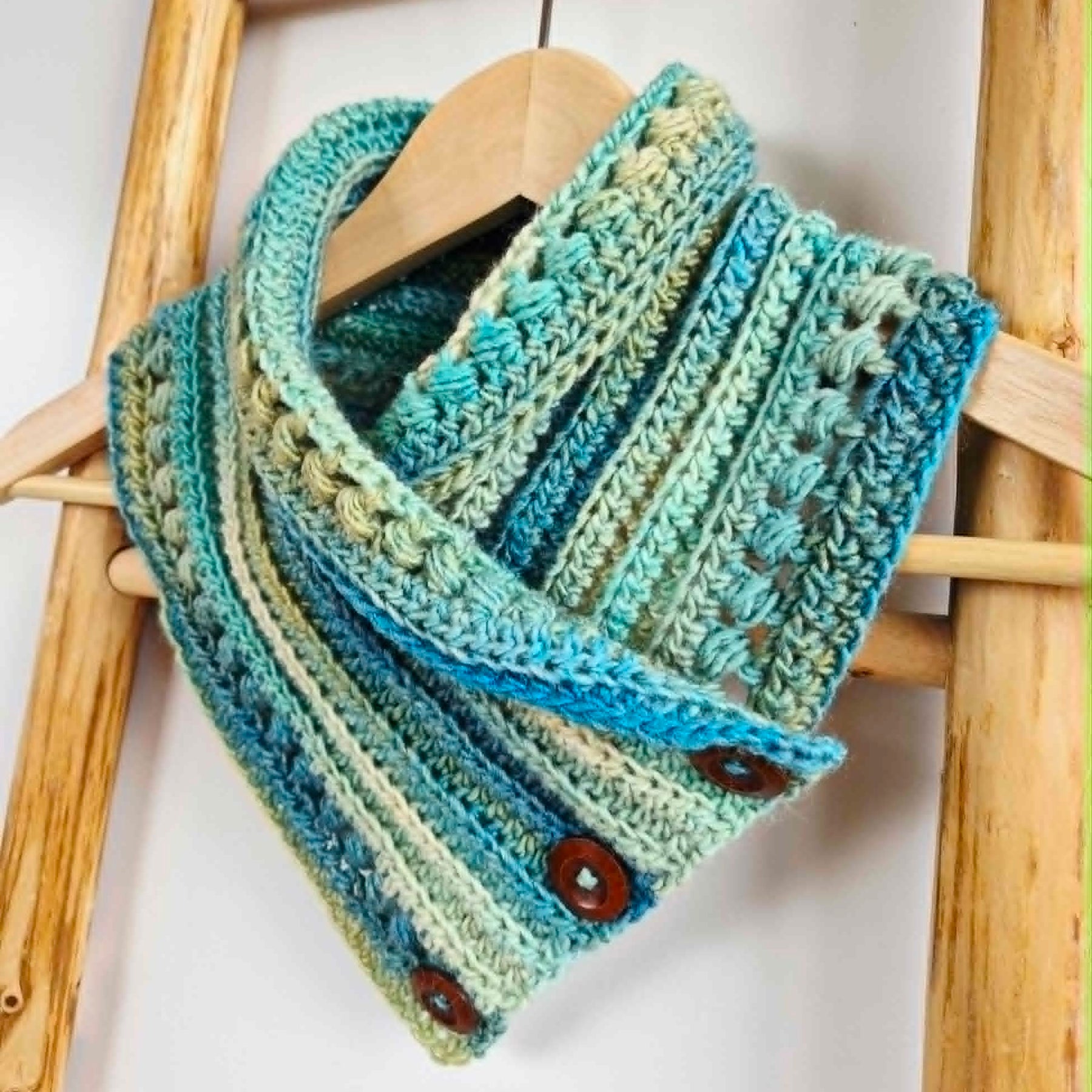 Ladies Neck warmer | Cowl | Scarf | Blue Green | Adult | Vintage | Crochet | Buttoned