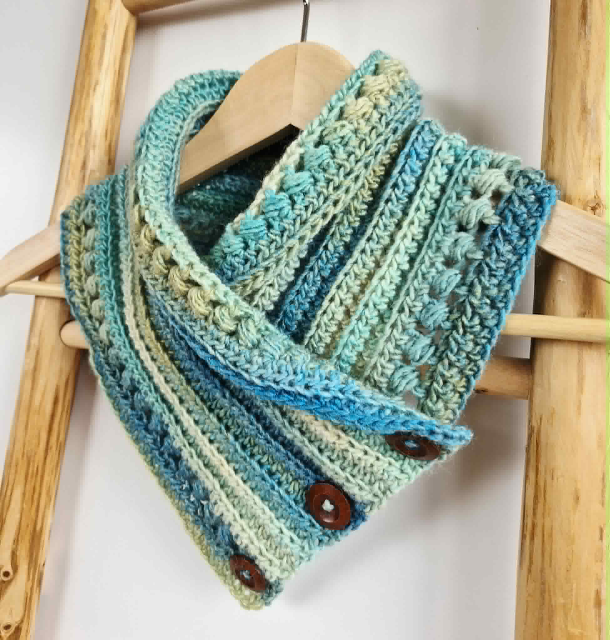 Ladies Neck warmer | Cowl | Scarf | Blue Green | Adult | Vintage | Crochet | Buttoned