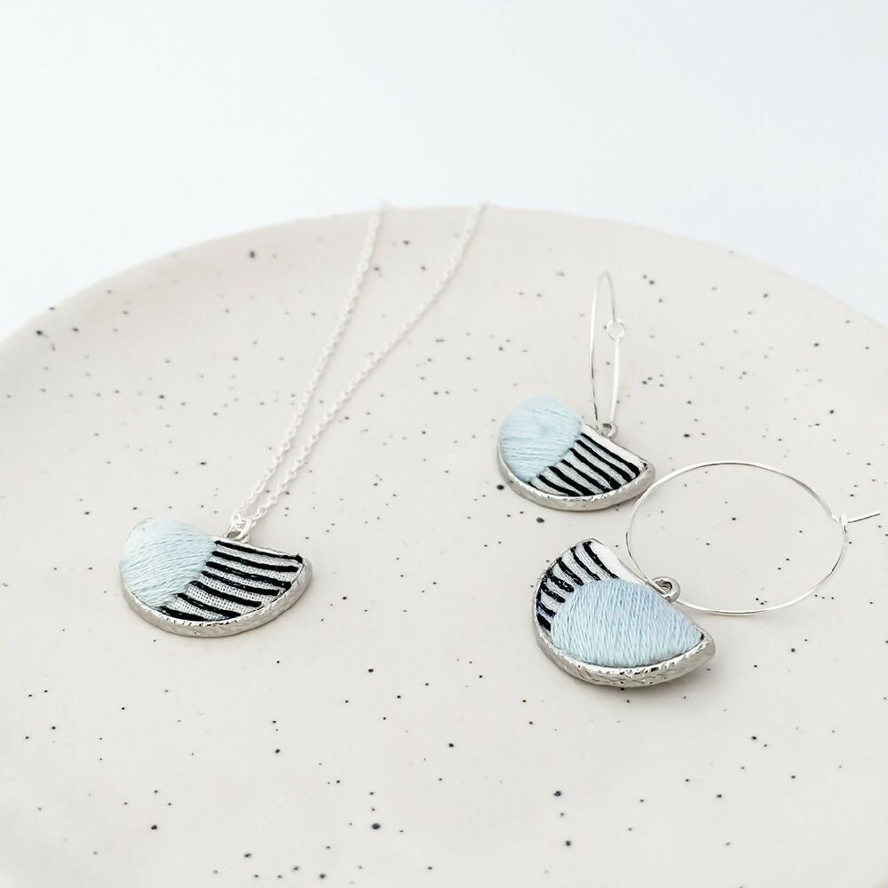 Striped necklace and earrings - hand embroidered Kuro Collection