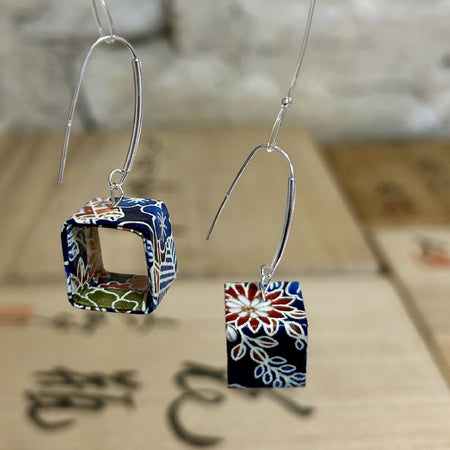 Eye Catching Japanese Paper Cube earrings - L 5cm