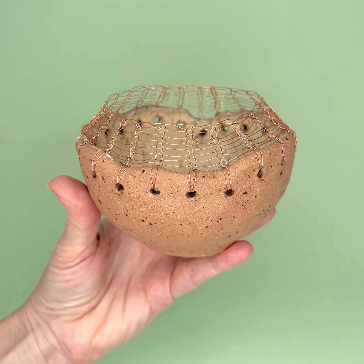 Ceramic bowl with knitted wire