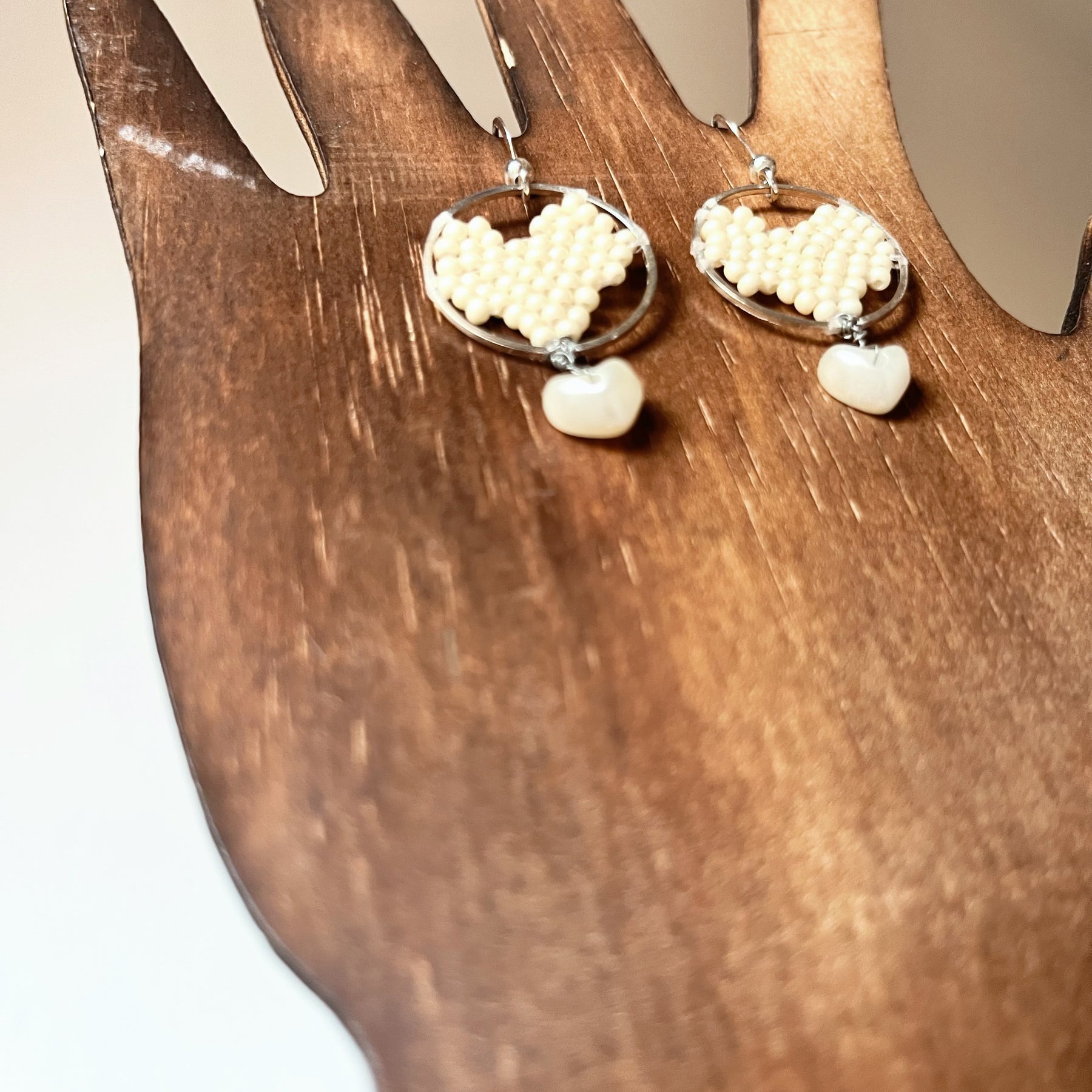 PEARL HEART | dangle beaded earrings | white, creamy, beige, nude