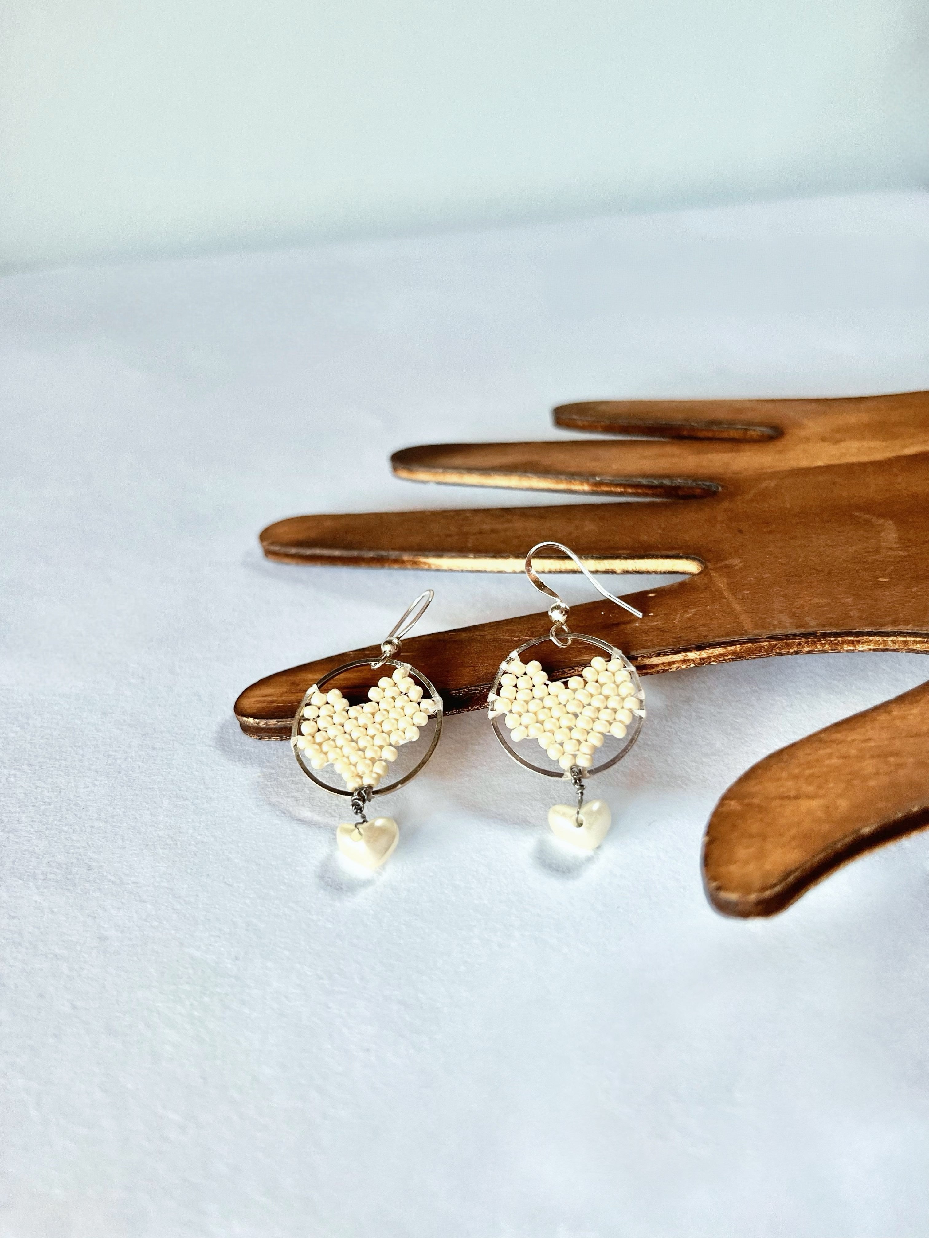 PEARL HEART | dangle beaded earrings | white, creamy, beige, nude