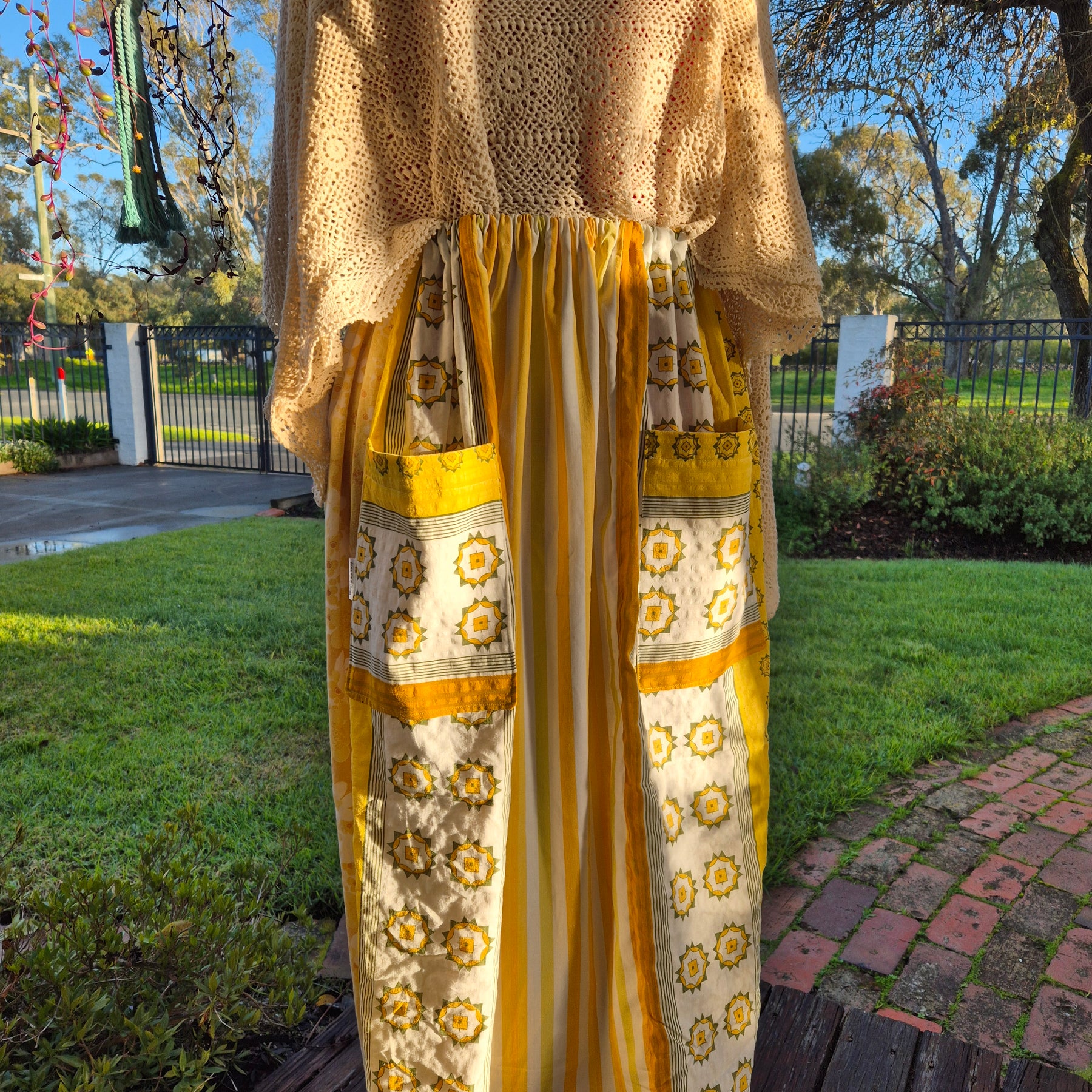 Yellow style skirt, pockets, M 12-16, elastic waist