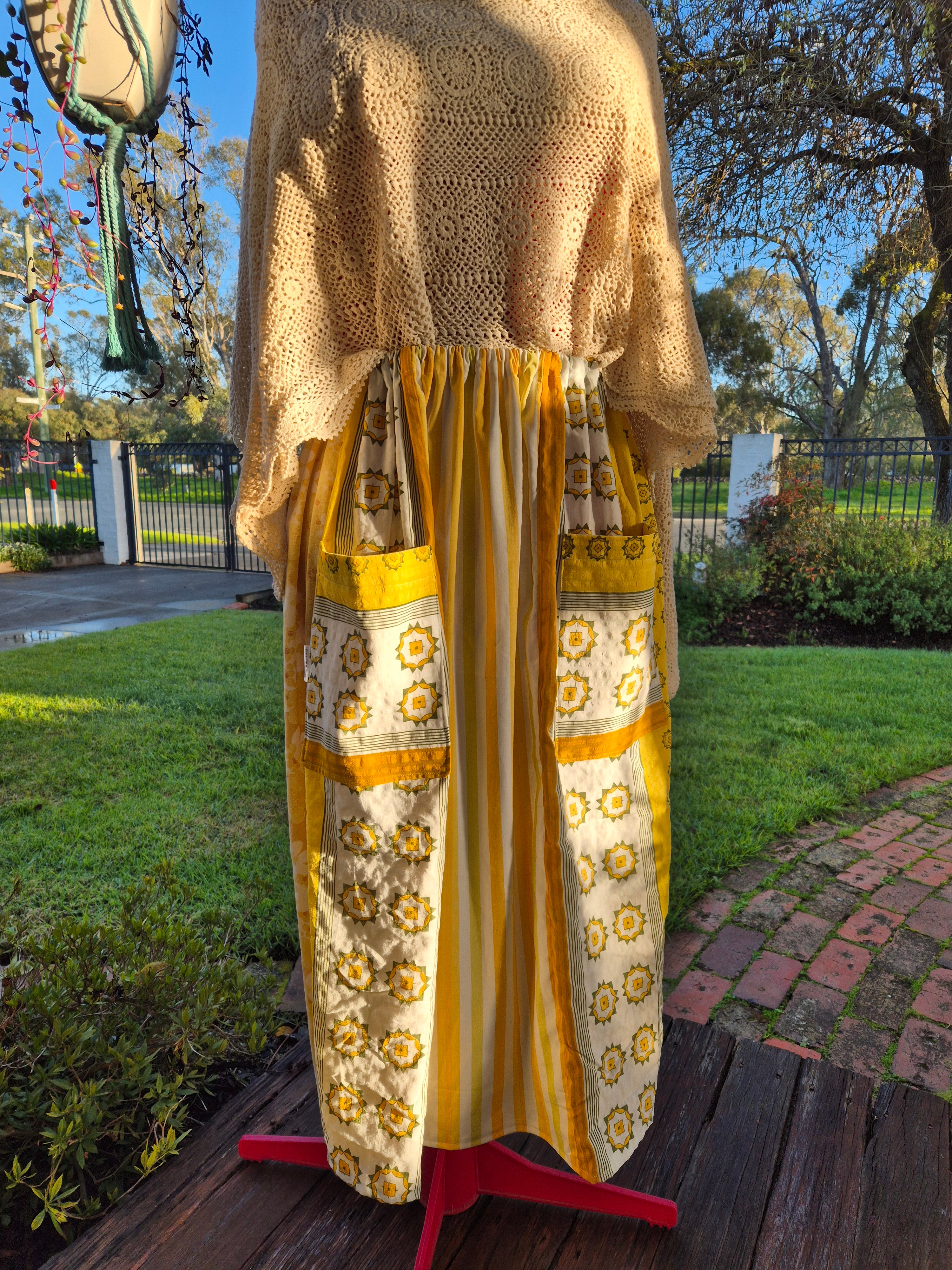 Yellow style skirt, pockets, M 12-16, elastic waist