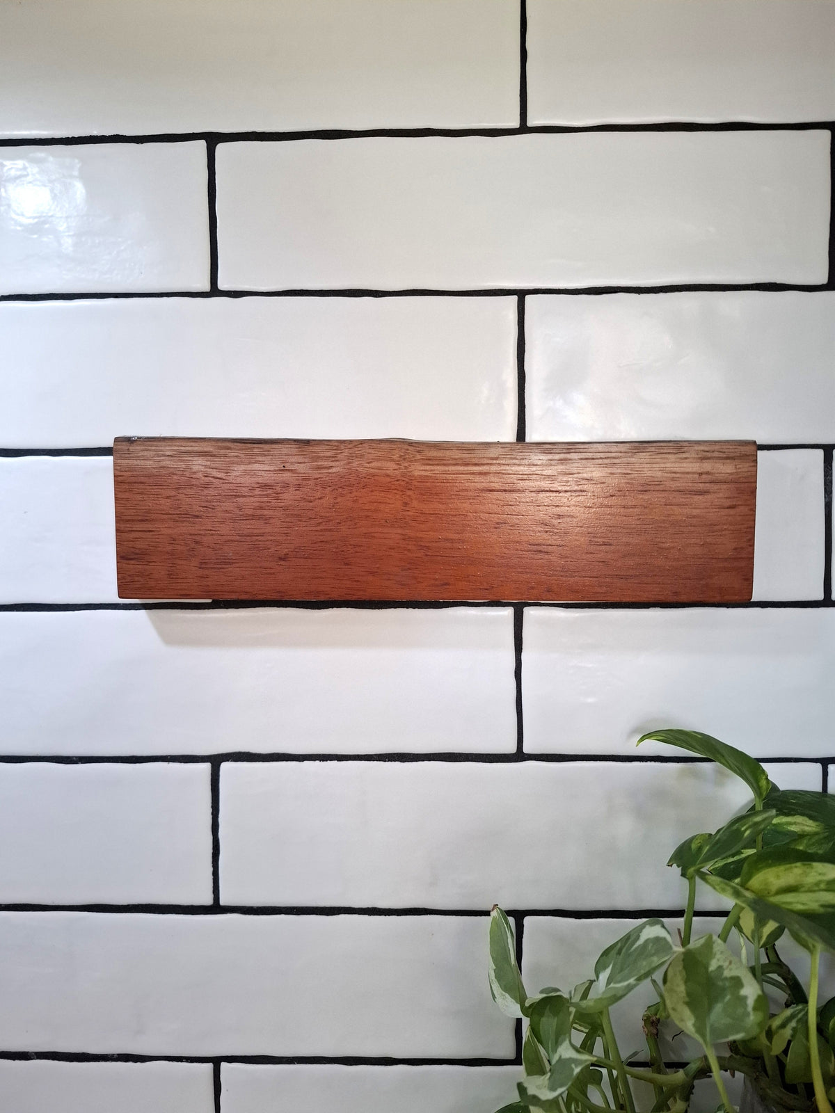 Handmade Wooden Magnetic Knife Holder: Wall-Mounted Kitchen Rack