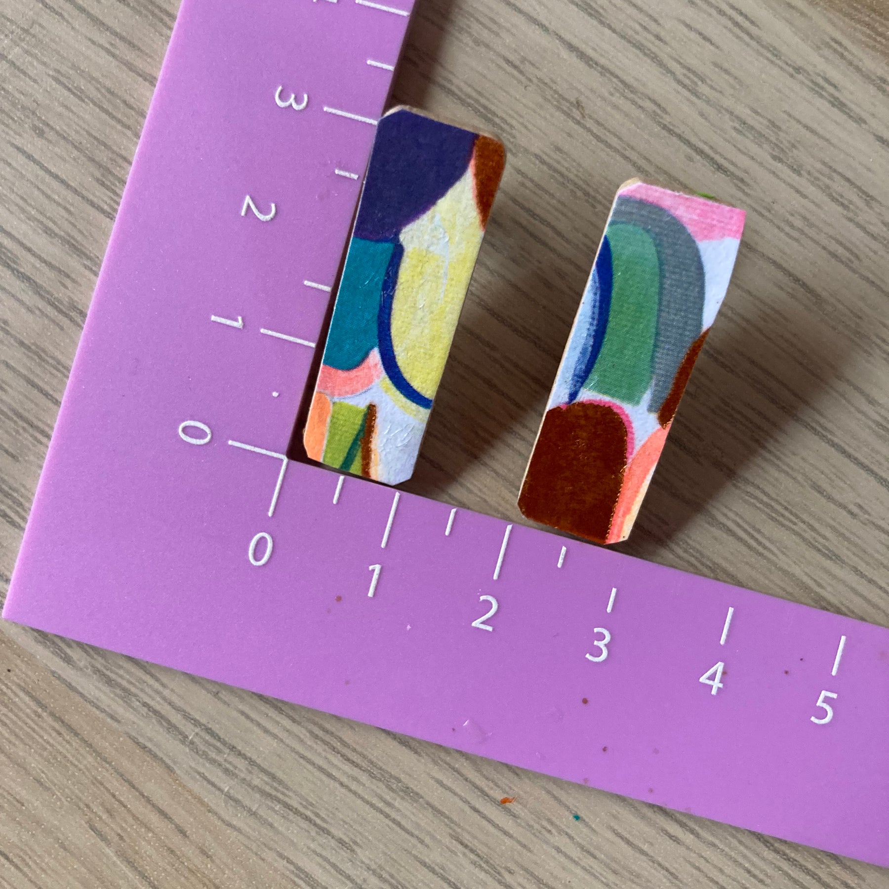 Multi-color bar studs