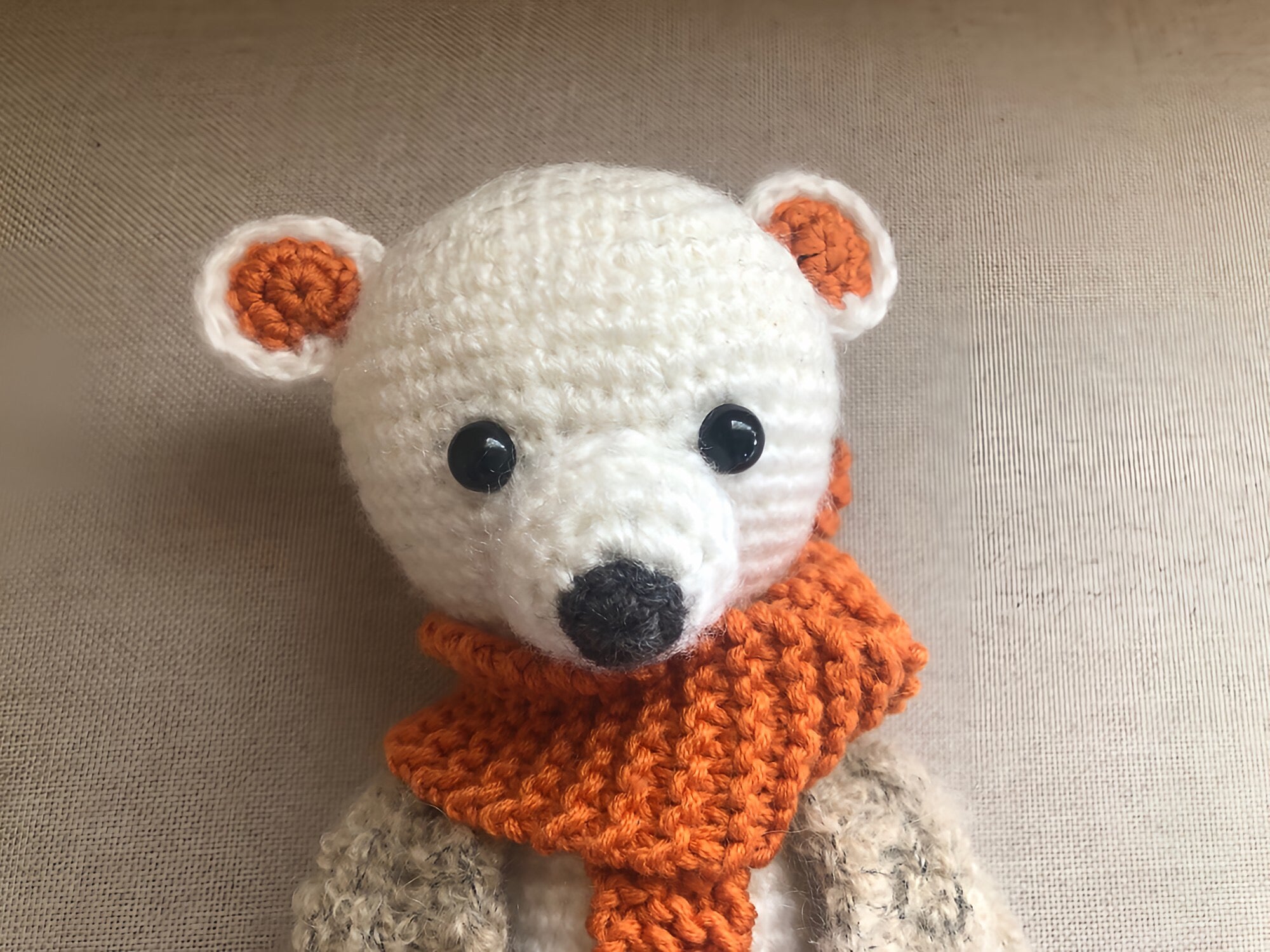 Handmade Polar Bear Amigurumi – Dressed Teddy Doll with Removable Clothes – 22 cm
