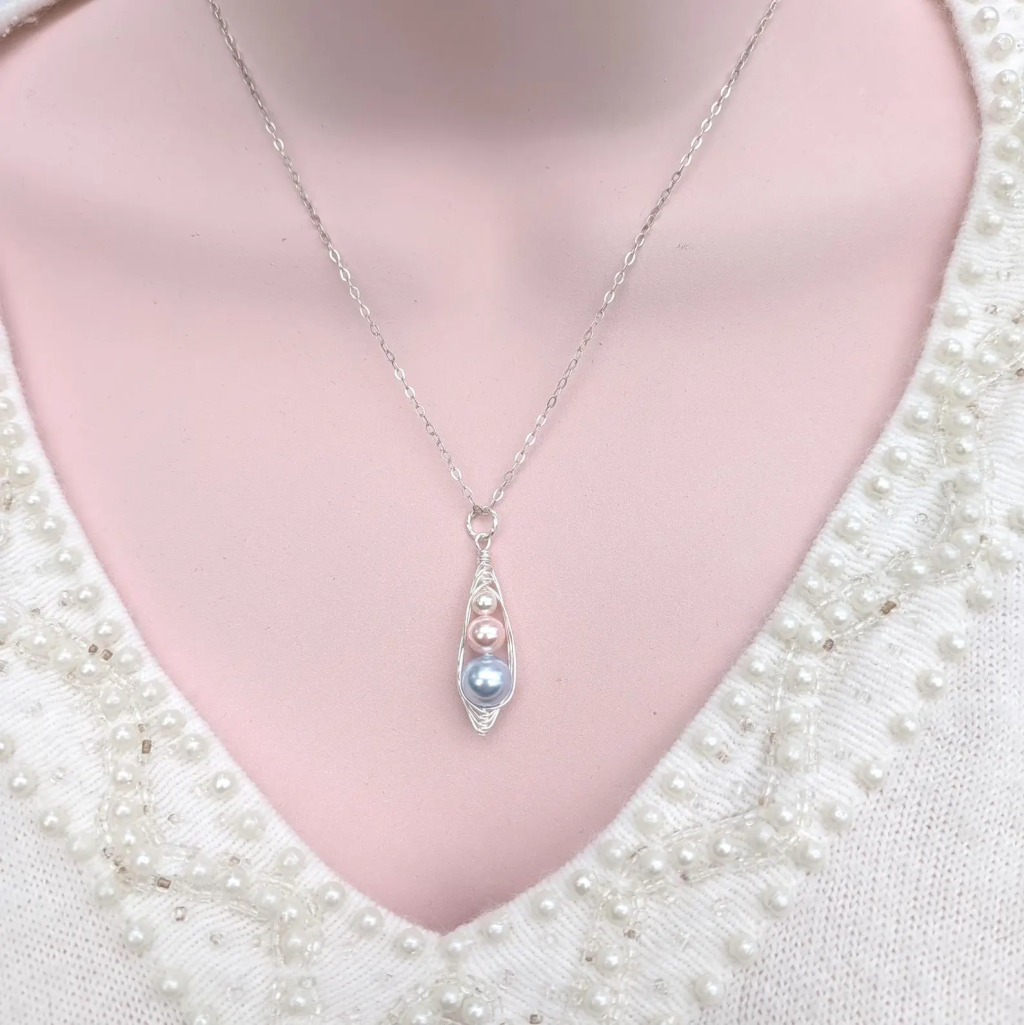Three Peas In A Pod Necklace,Family Pod Necklace