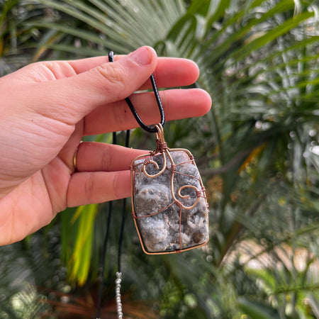 Agate and bronze pendant