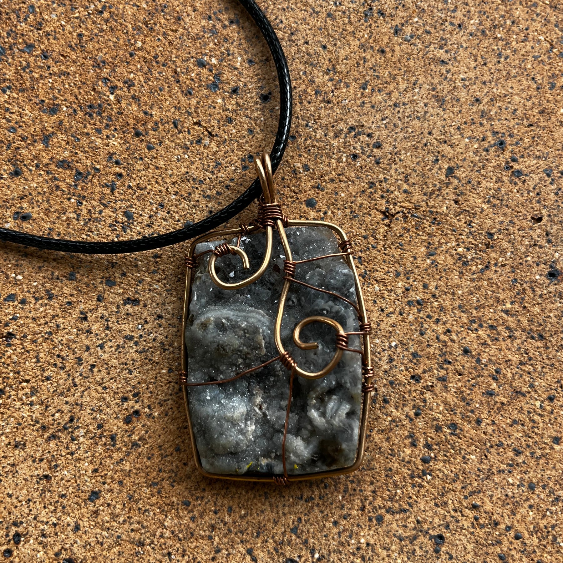 Agate and bronze pendant