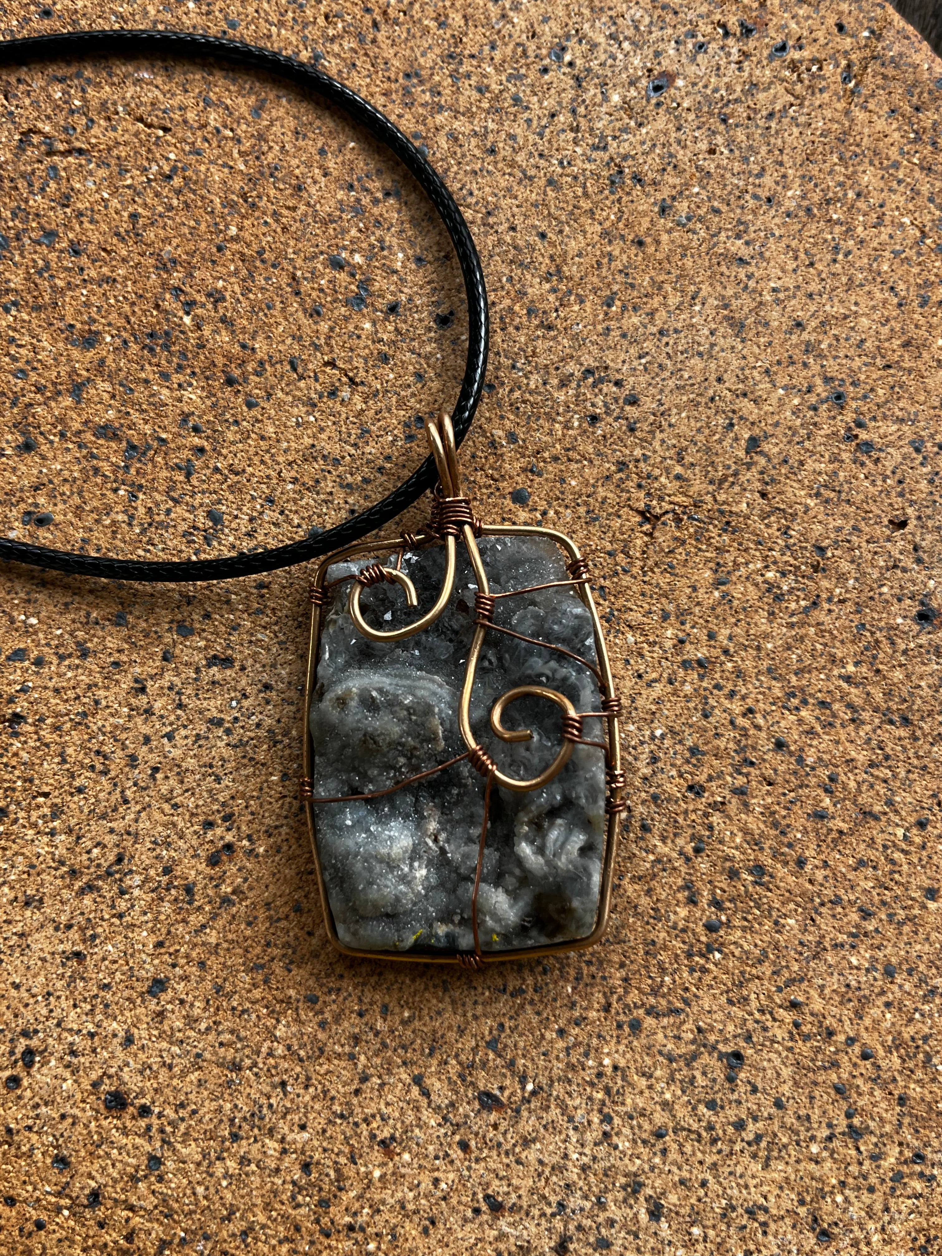Agate and bronze pendant