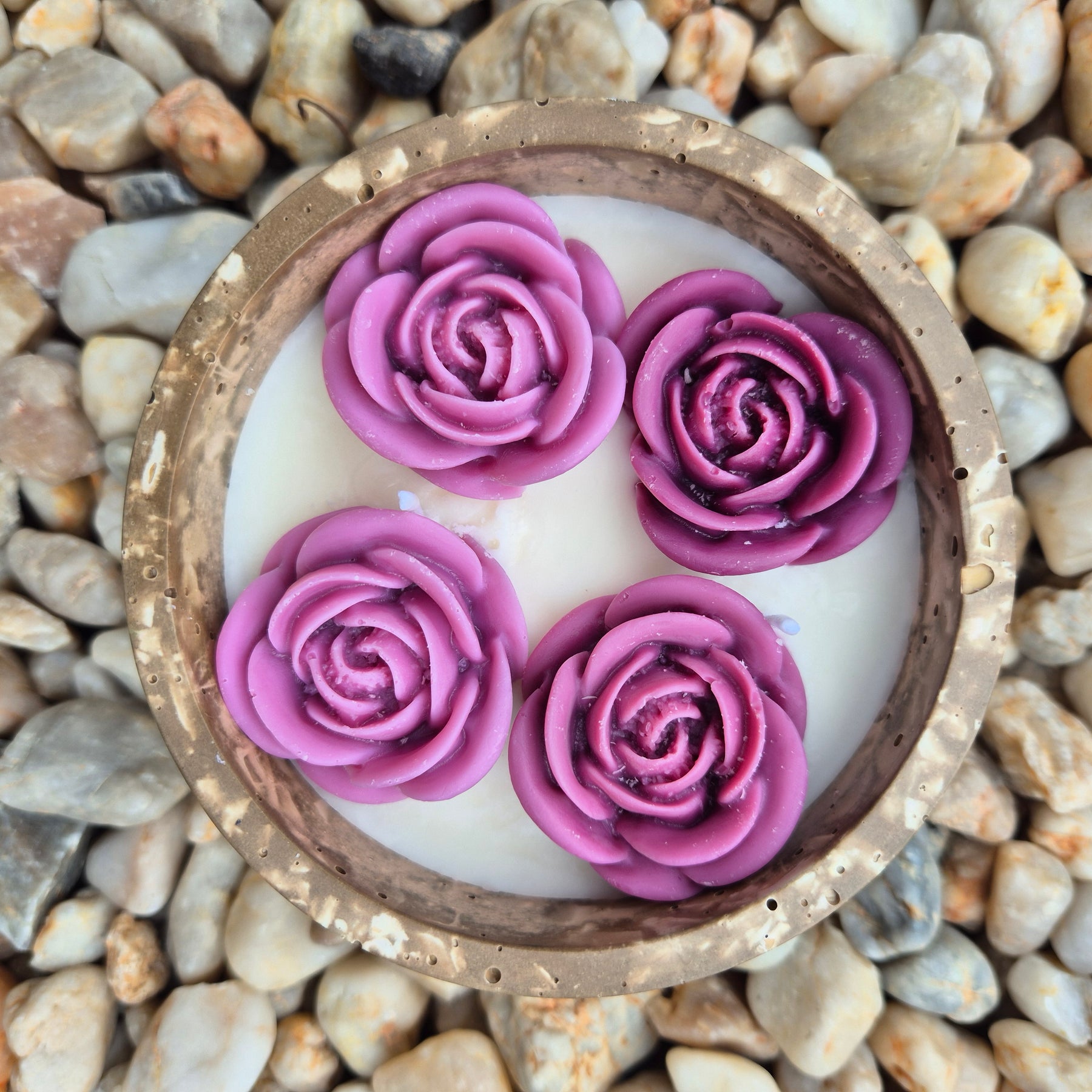 Round fluted brown concrete bowl candle with burgundy roses