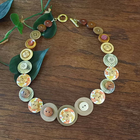 Button necklace - Autumn Flowers