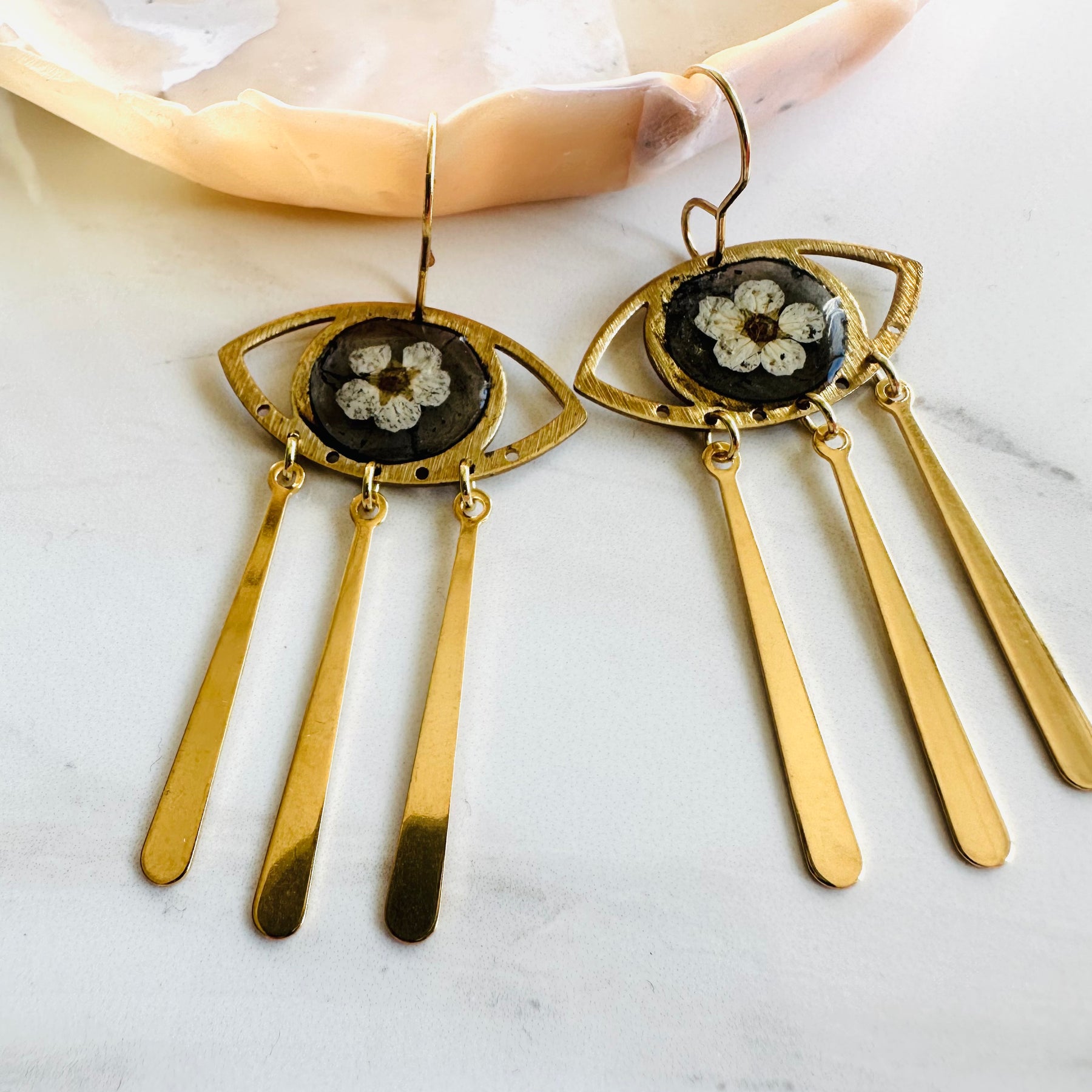 Smokey resin eye pressed flower earrings